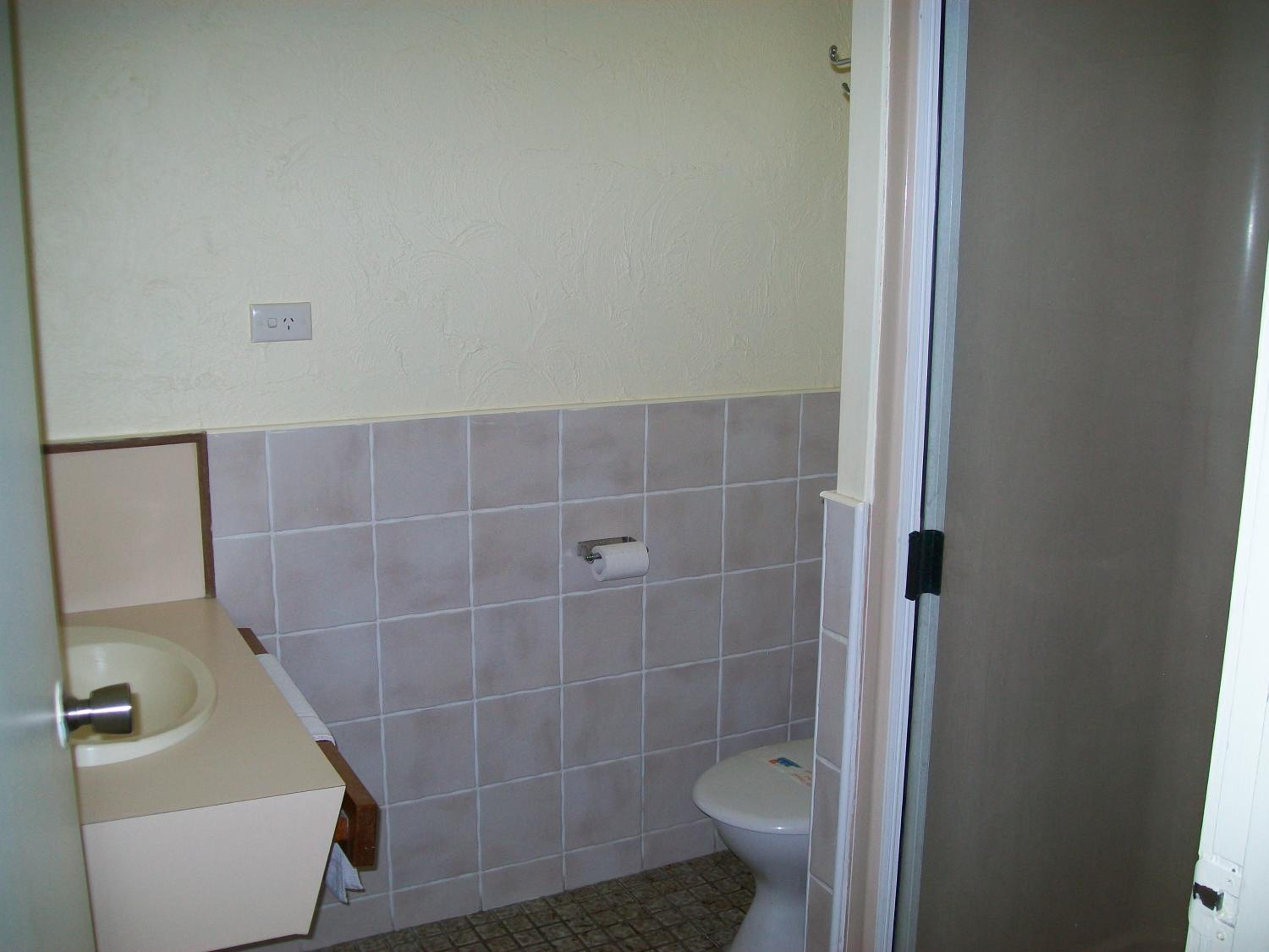 Queen Room photo 2