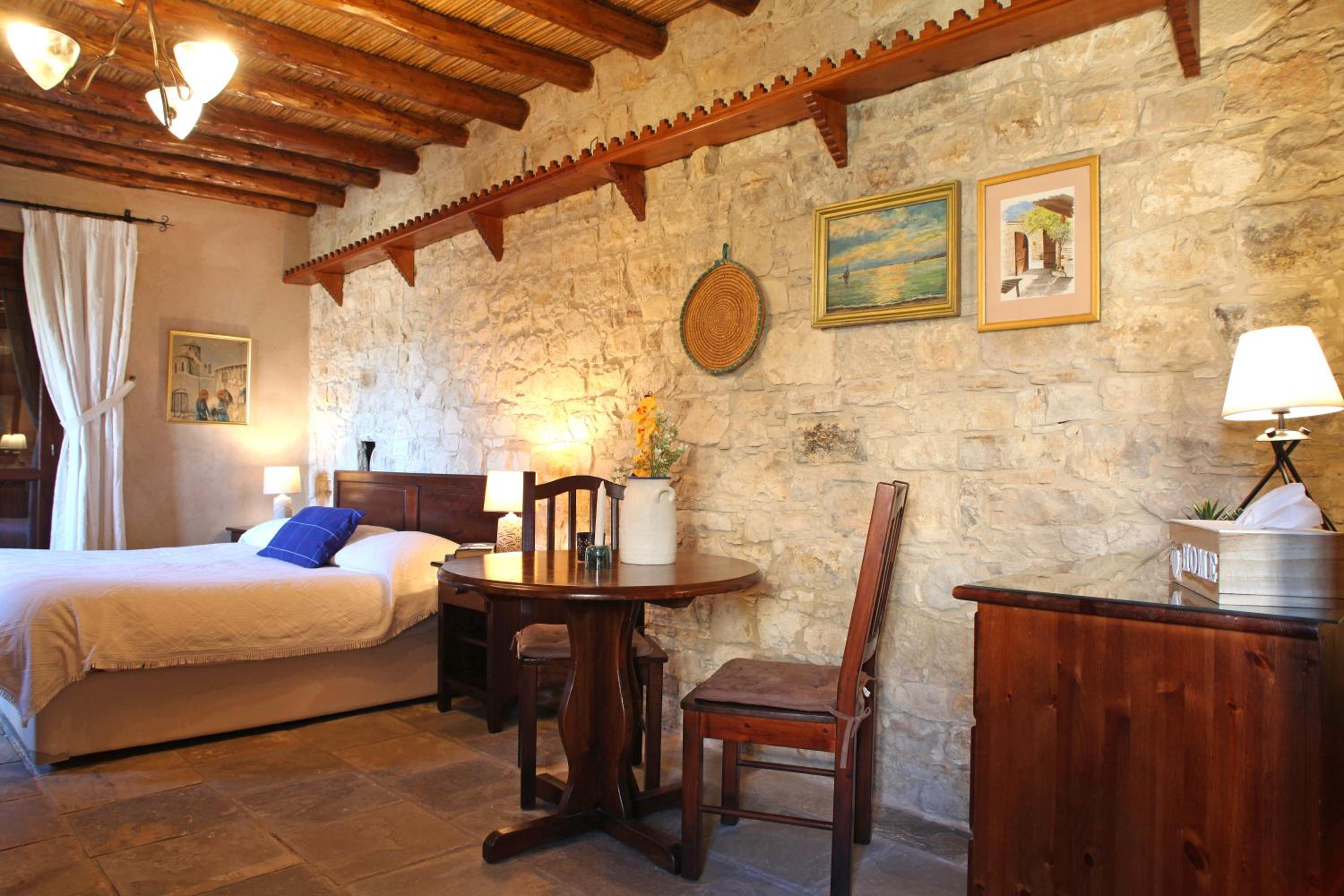 Standard Double or Twin Room - Photo 6
