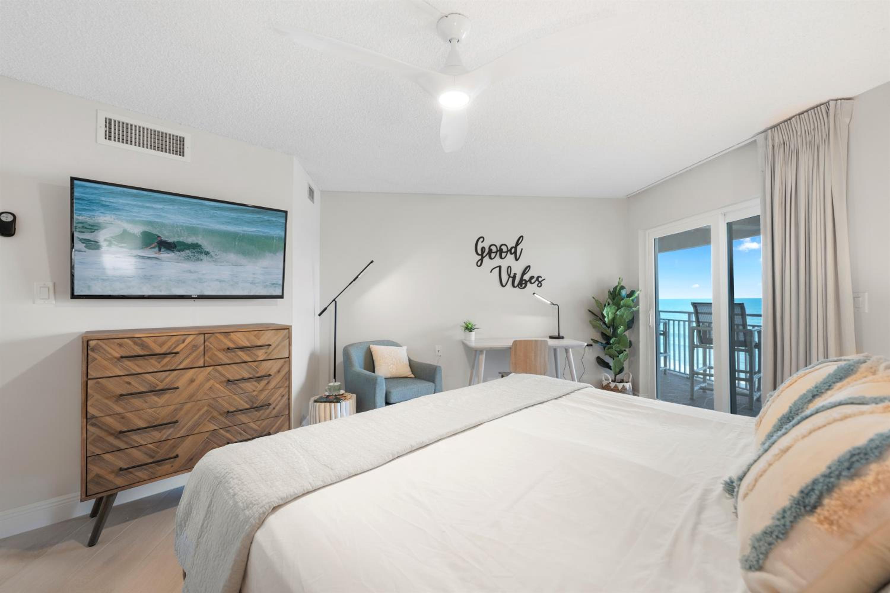 Penthouse Two-Bedroom Apartment - Oceanfront - Unit #446 photo 2