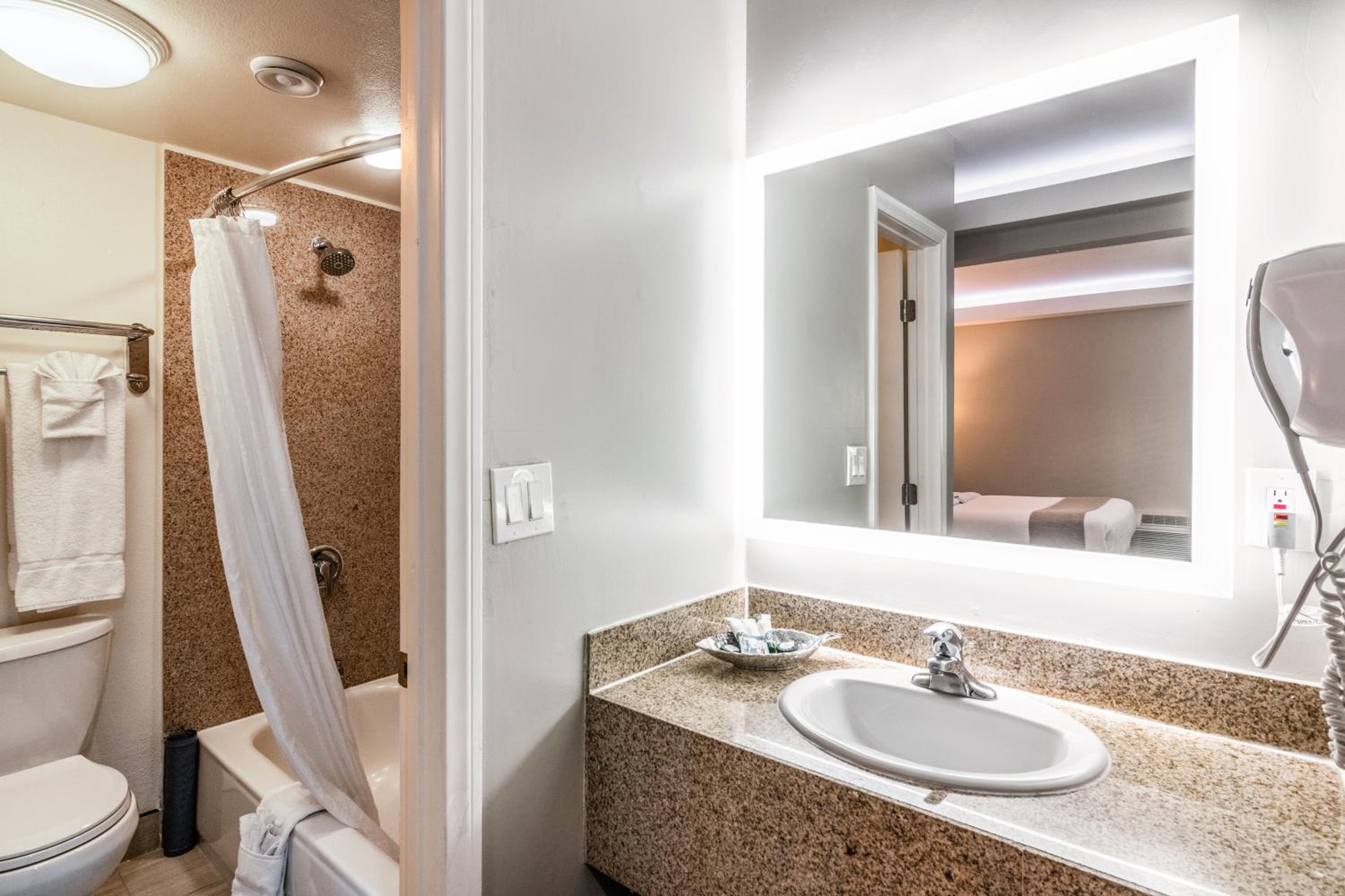 Double Room - Non-Smoking  photo 3