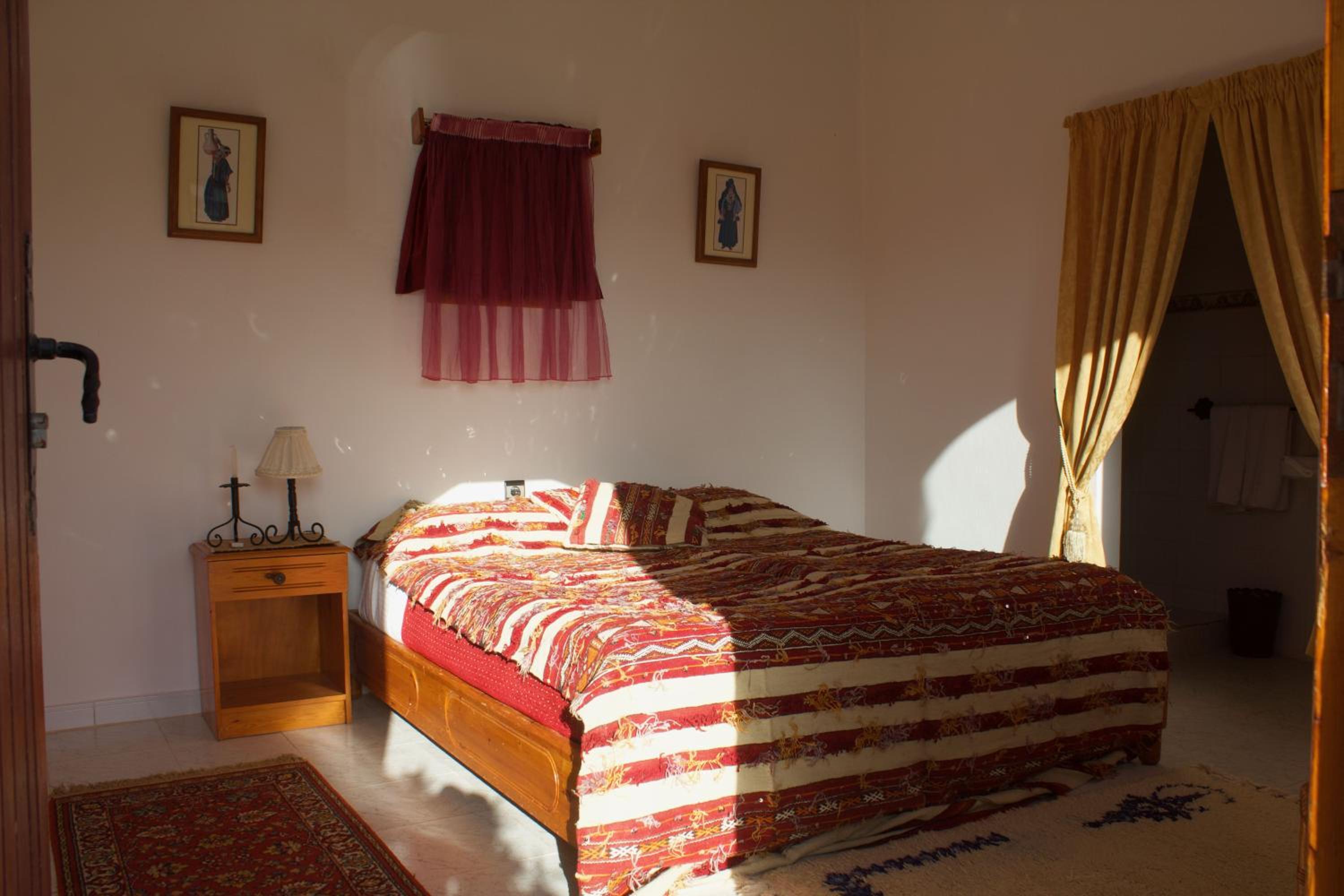 Double Room with Private Bathroom - Photo 2
