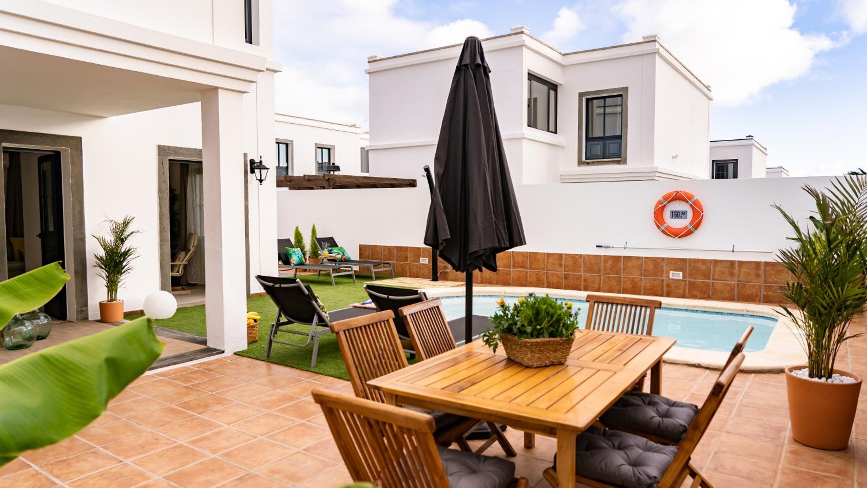 Three-Bedroom Villa photo 2