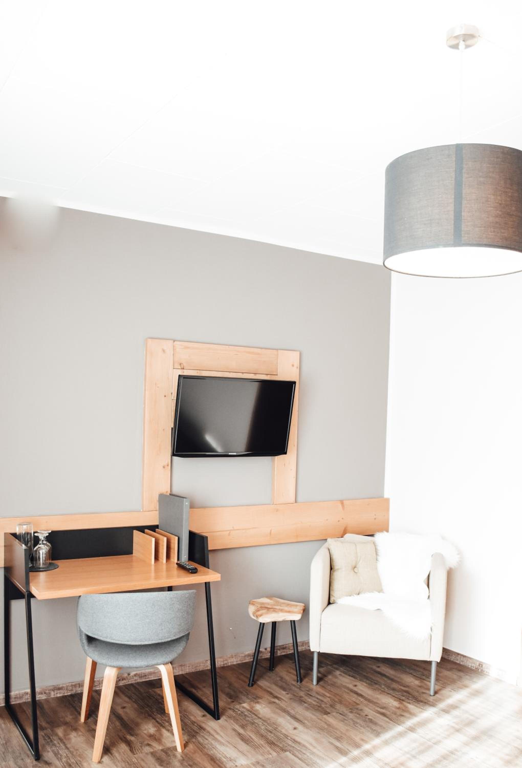 Double Room with Balcony - Photo 3