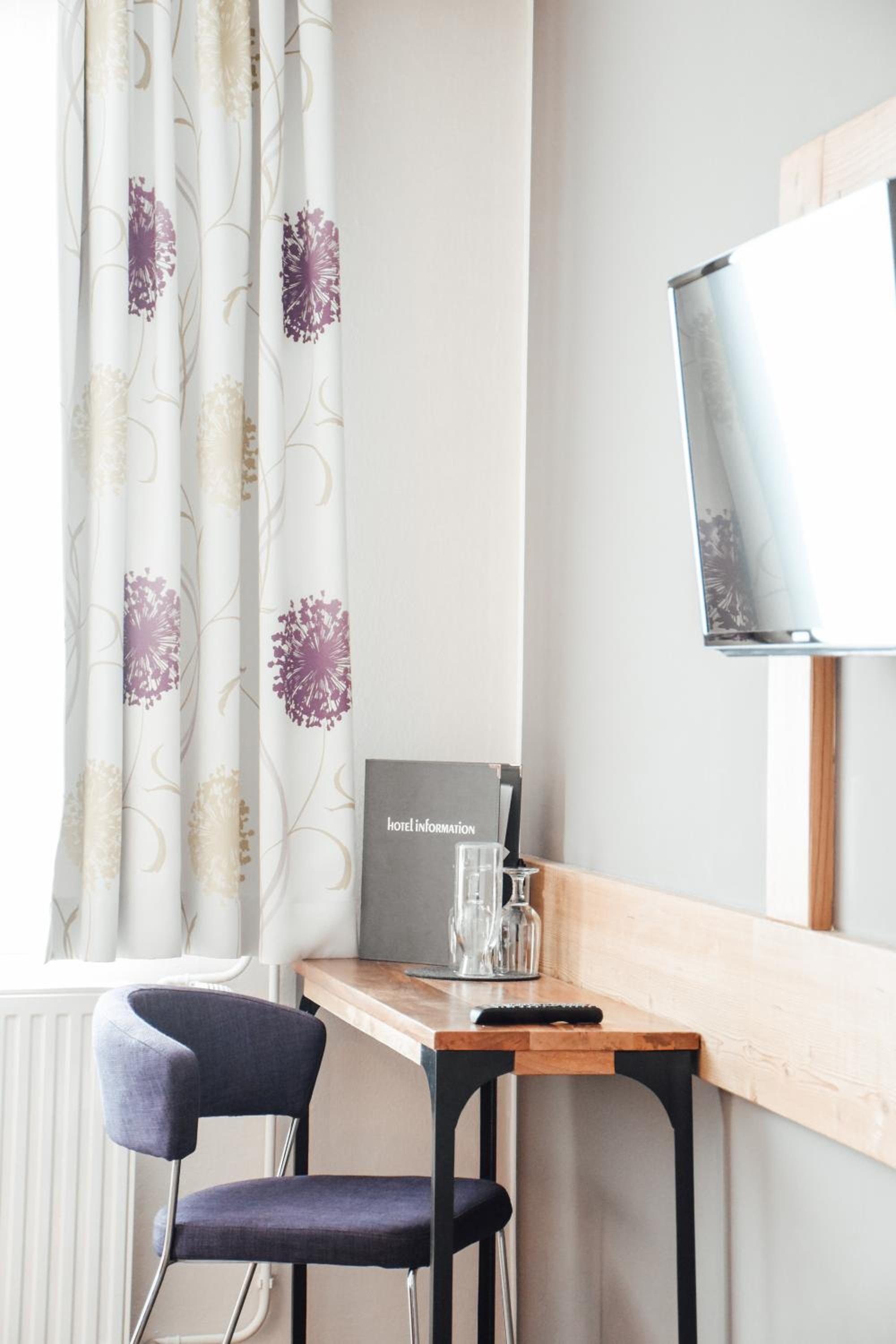 Double Room with Balcony - Photo 7