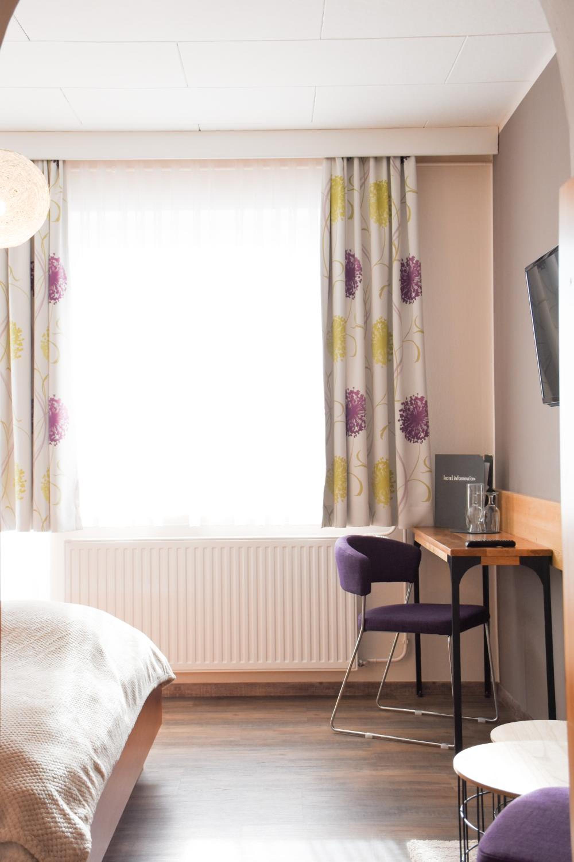 Double Room with Balcony - Photo 8