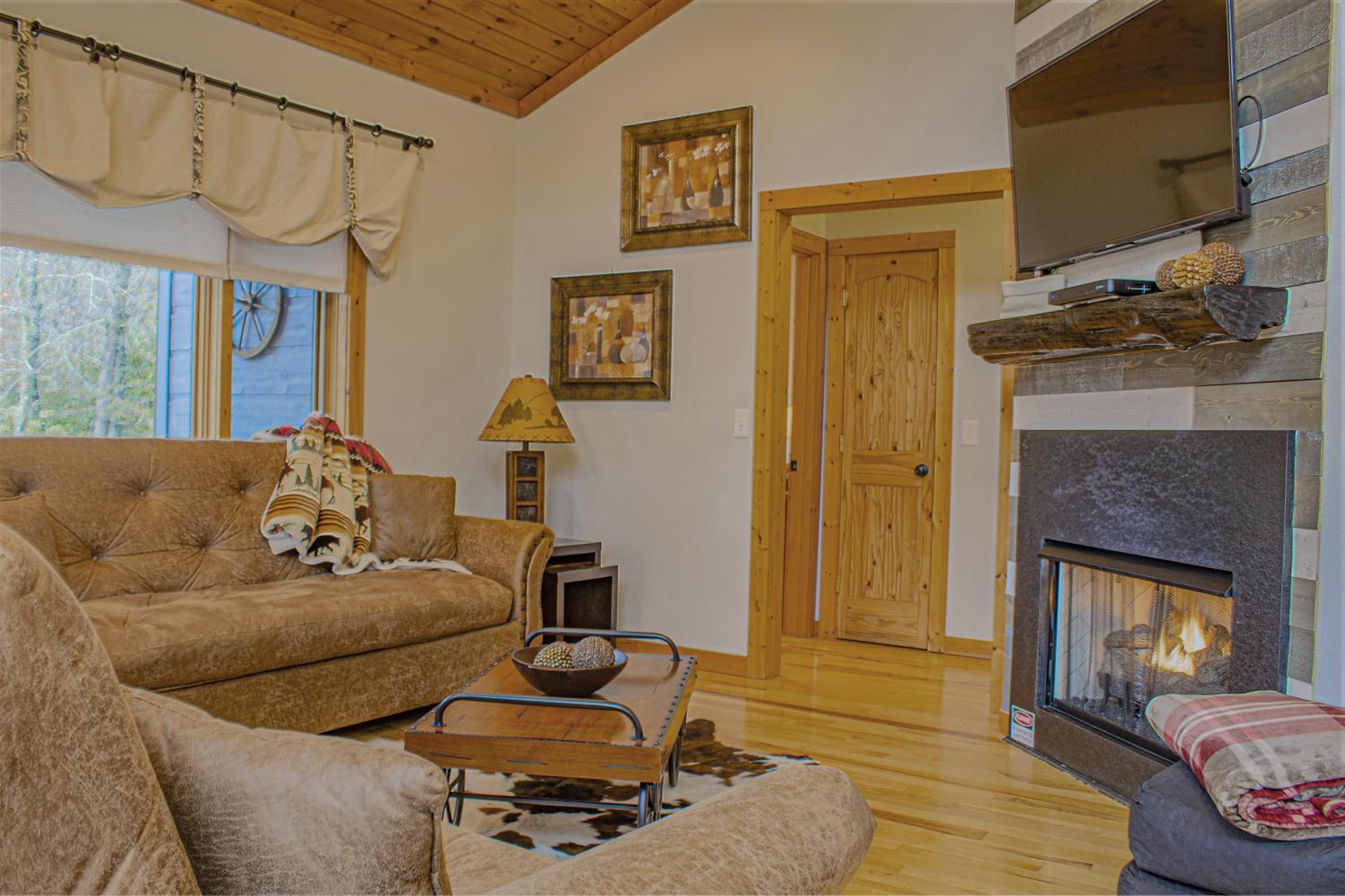 Three-Bedroom House photo 3