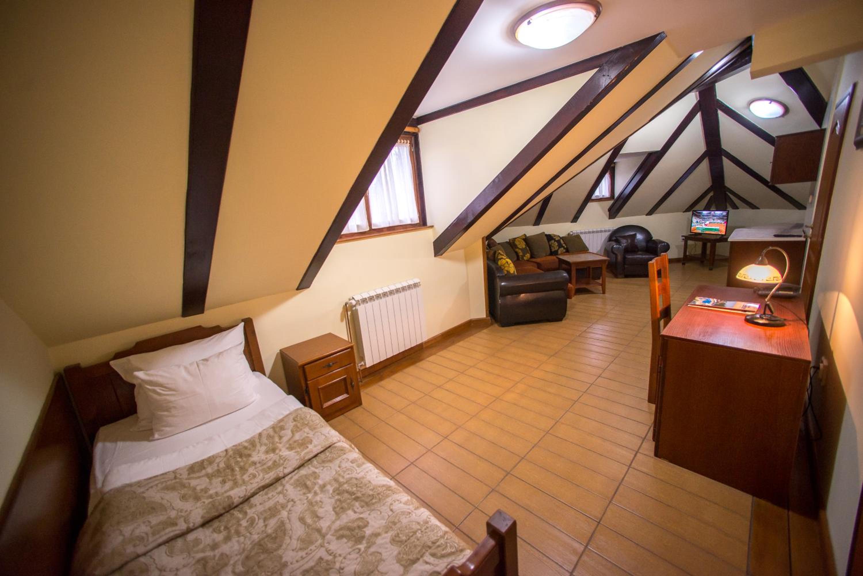 One-Bedroom Apartment with Balcony photo 2