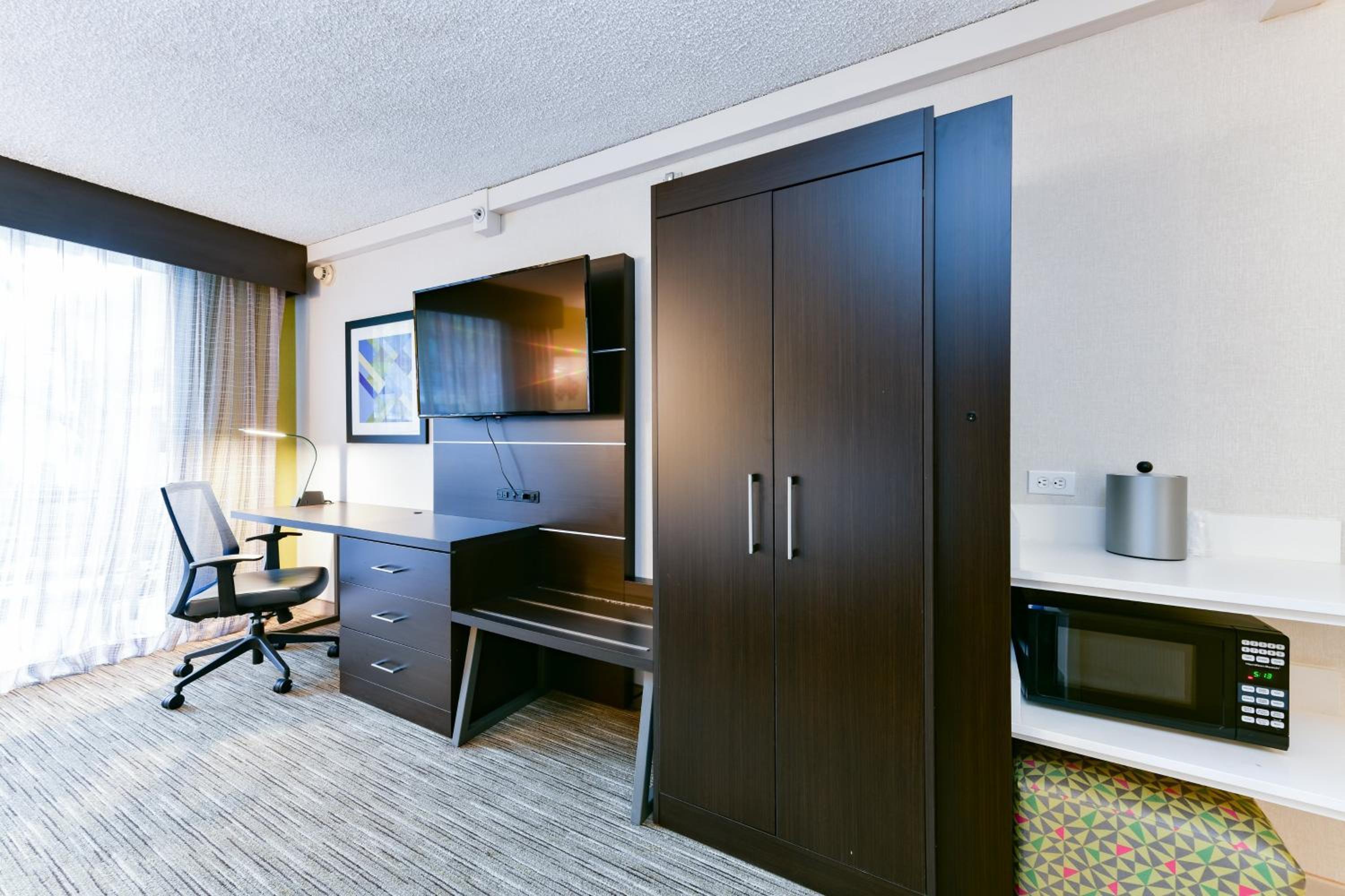 King Room - Mobility Access/Hearing Accessible - Photo 10