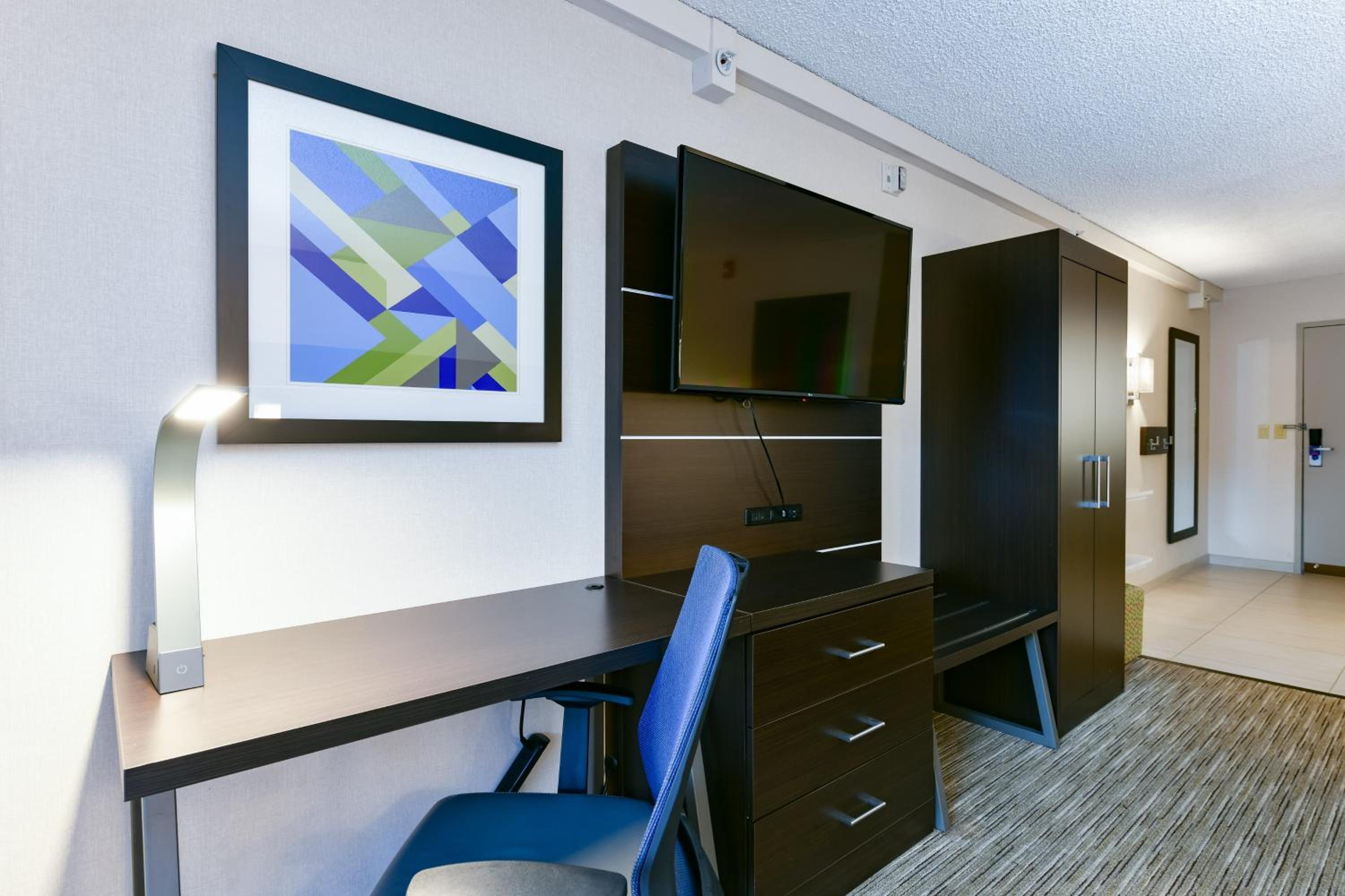 King Room - Mobility Access/Hearing Accessible - Photo 8