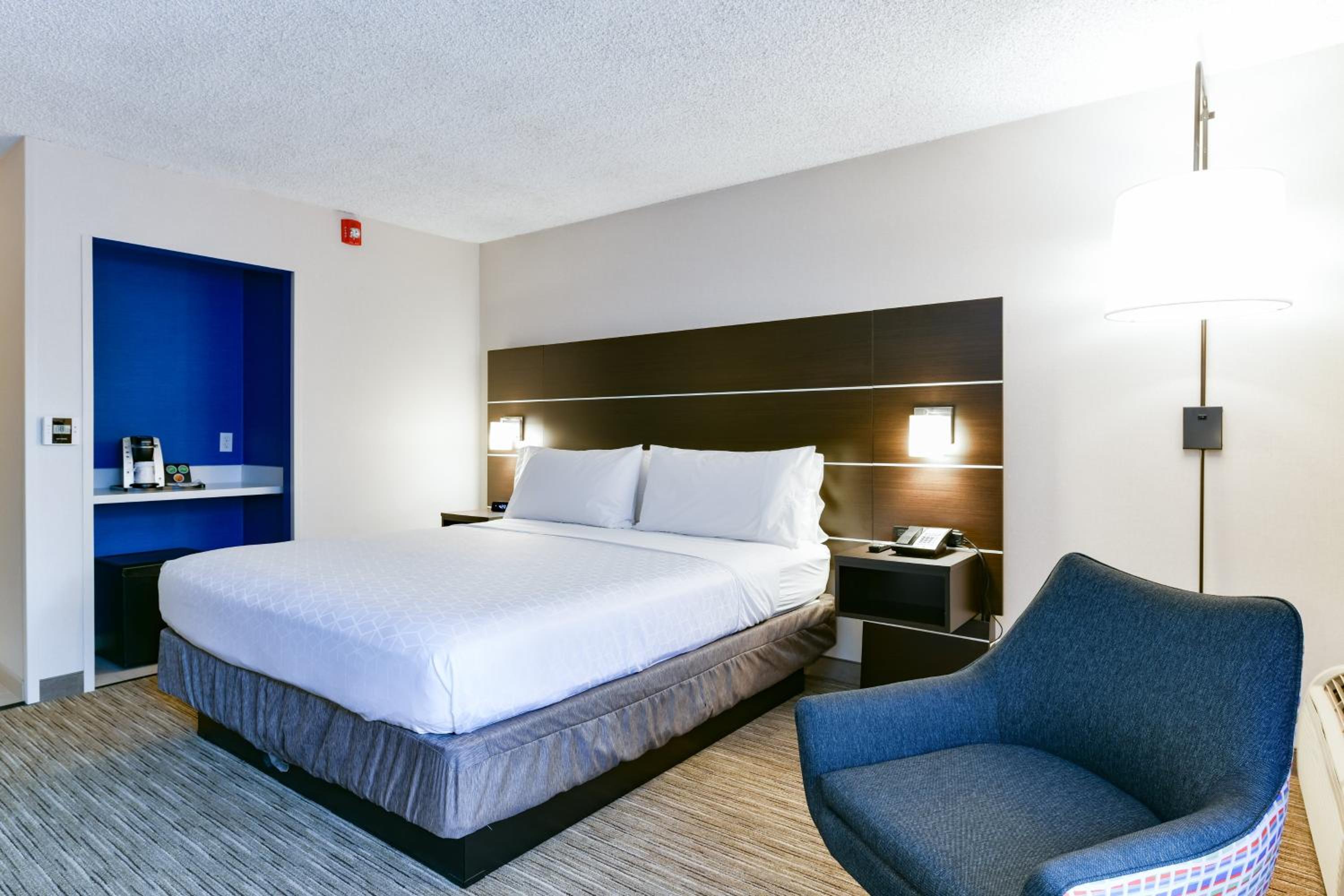 King Room - Mobility Access/Hearing Accessible - Photo 11