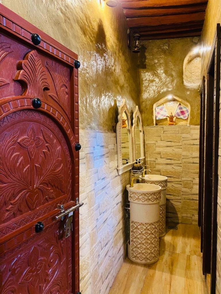 Standard Twin Room with Shared Bathroom photo 3
