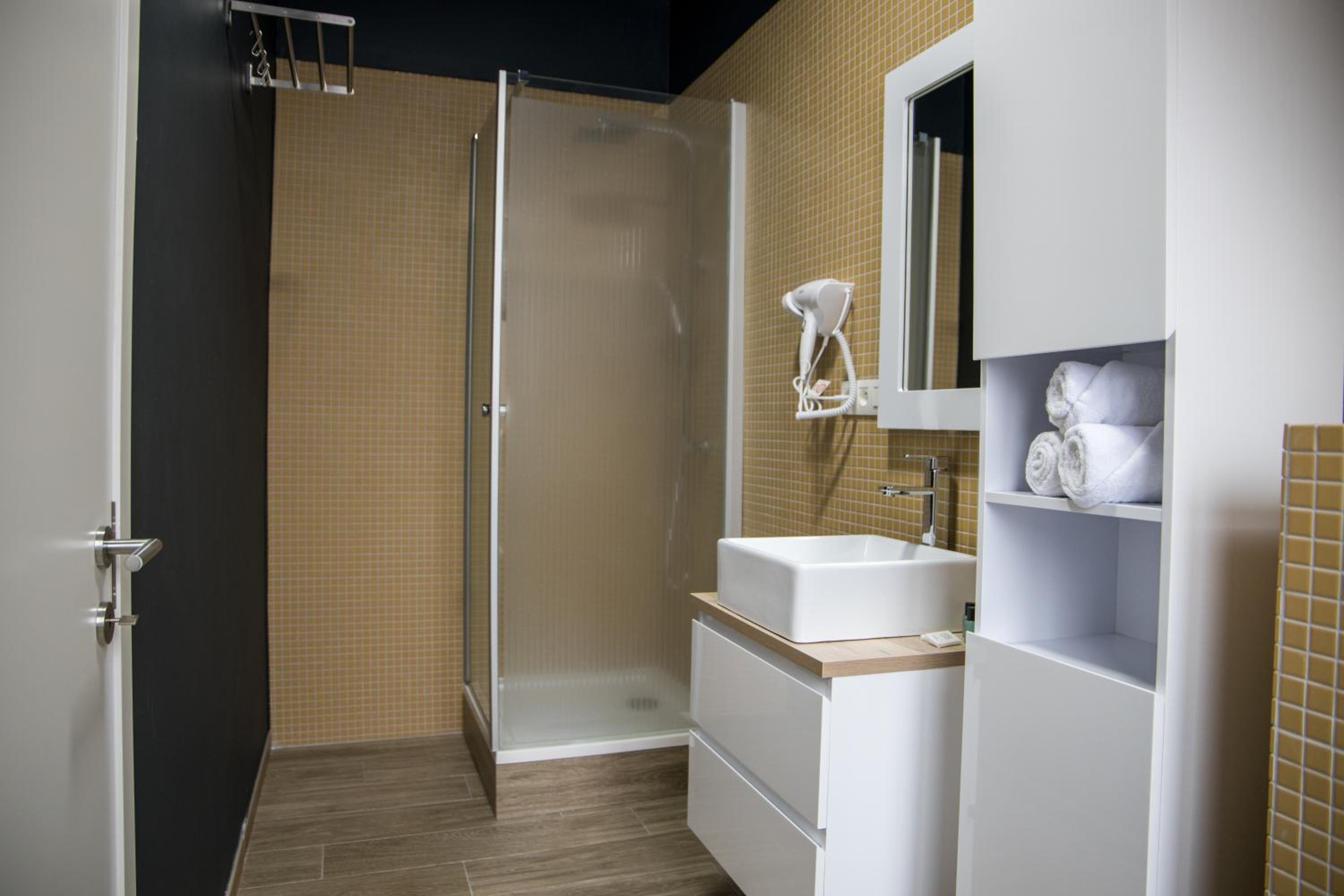 Deluxe Triple Room - Photo 3