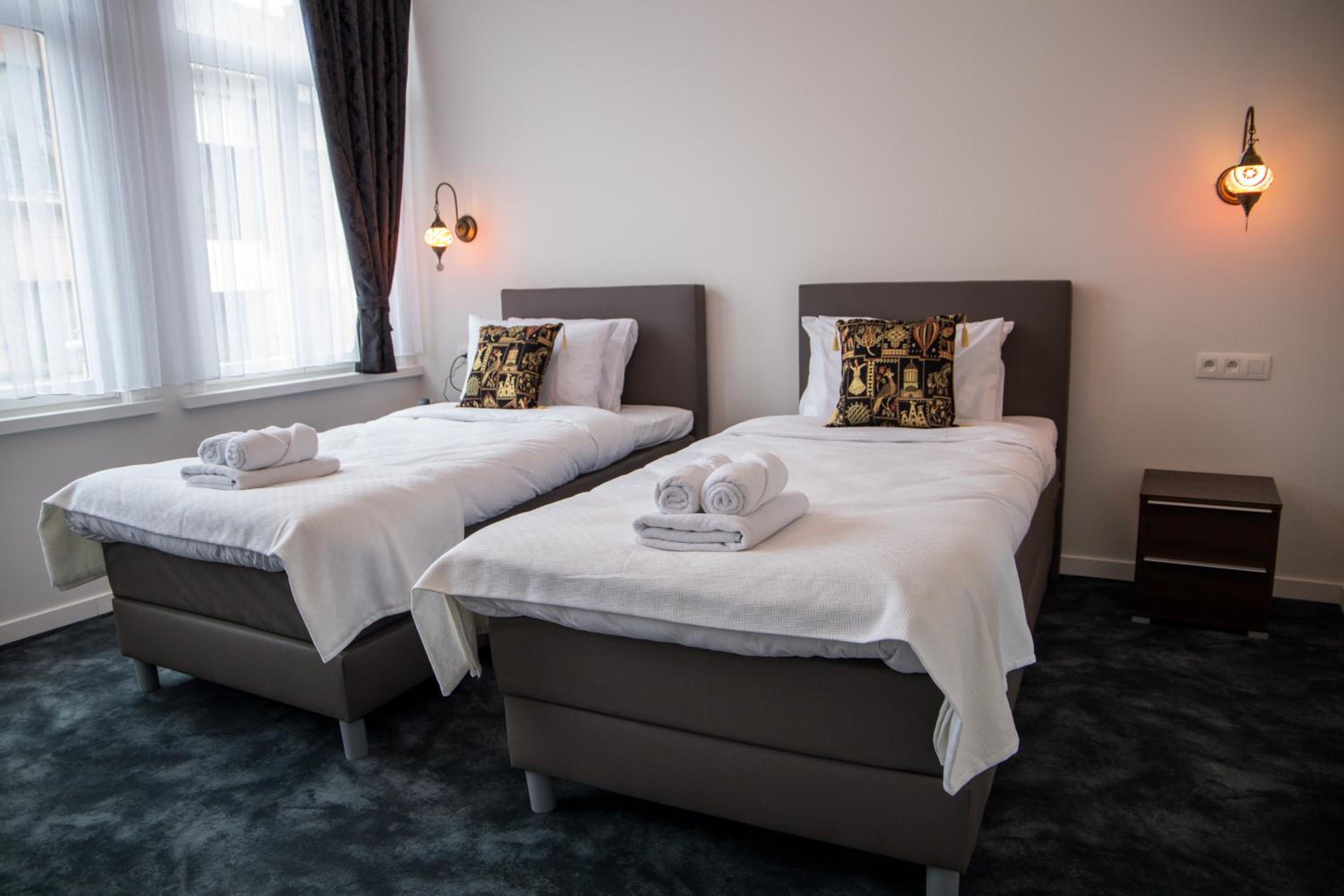 Deluxe Twin Room - Photo 2