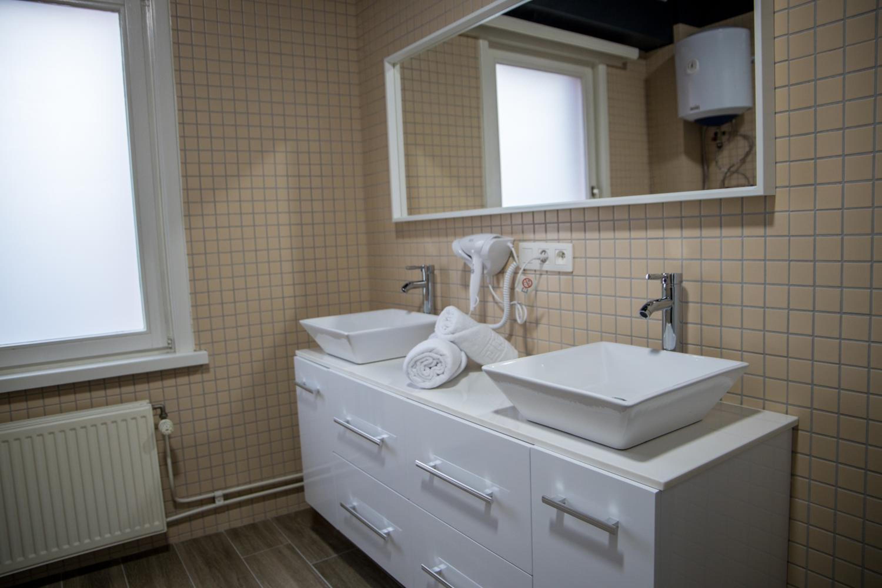 Deluxe Twin Room - Photo 10