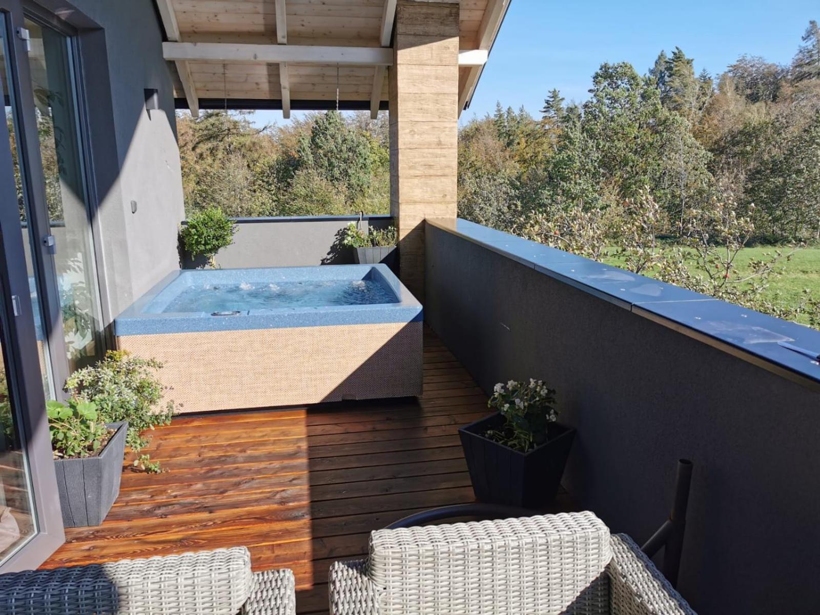 King Suite with Spa Bath - Photo 8