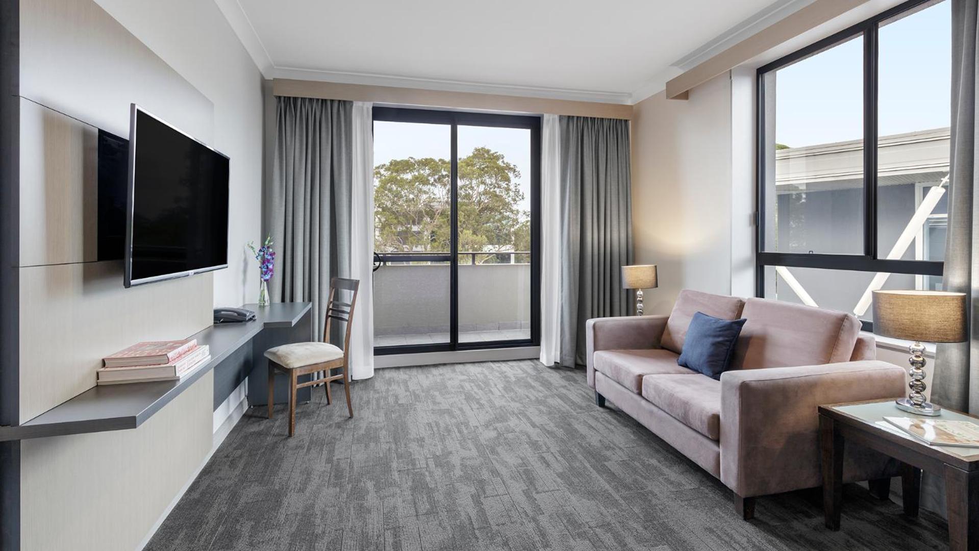 Executive One Bedroom Apartment - No Housekeeping photo 3