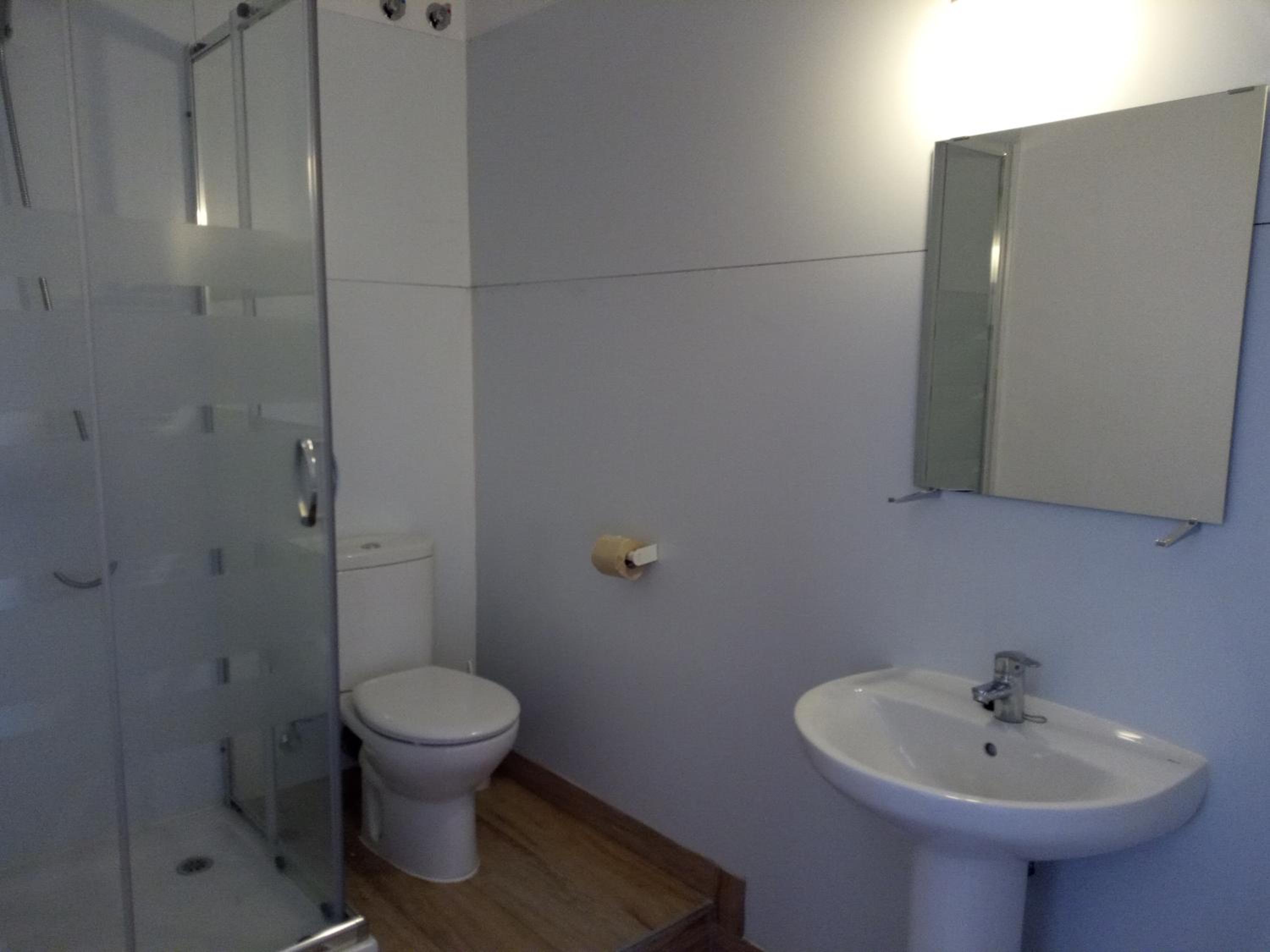 Quadruple Room with Bathroom - Photo 4