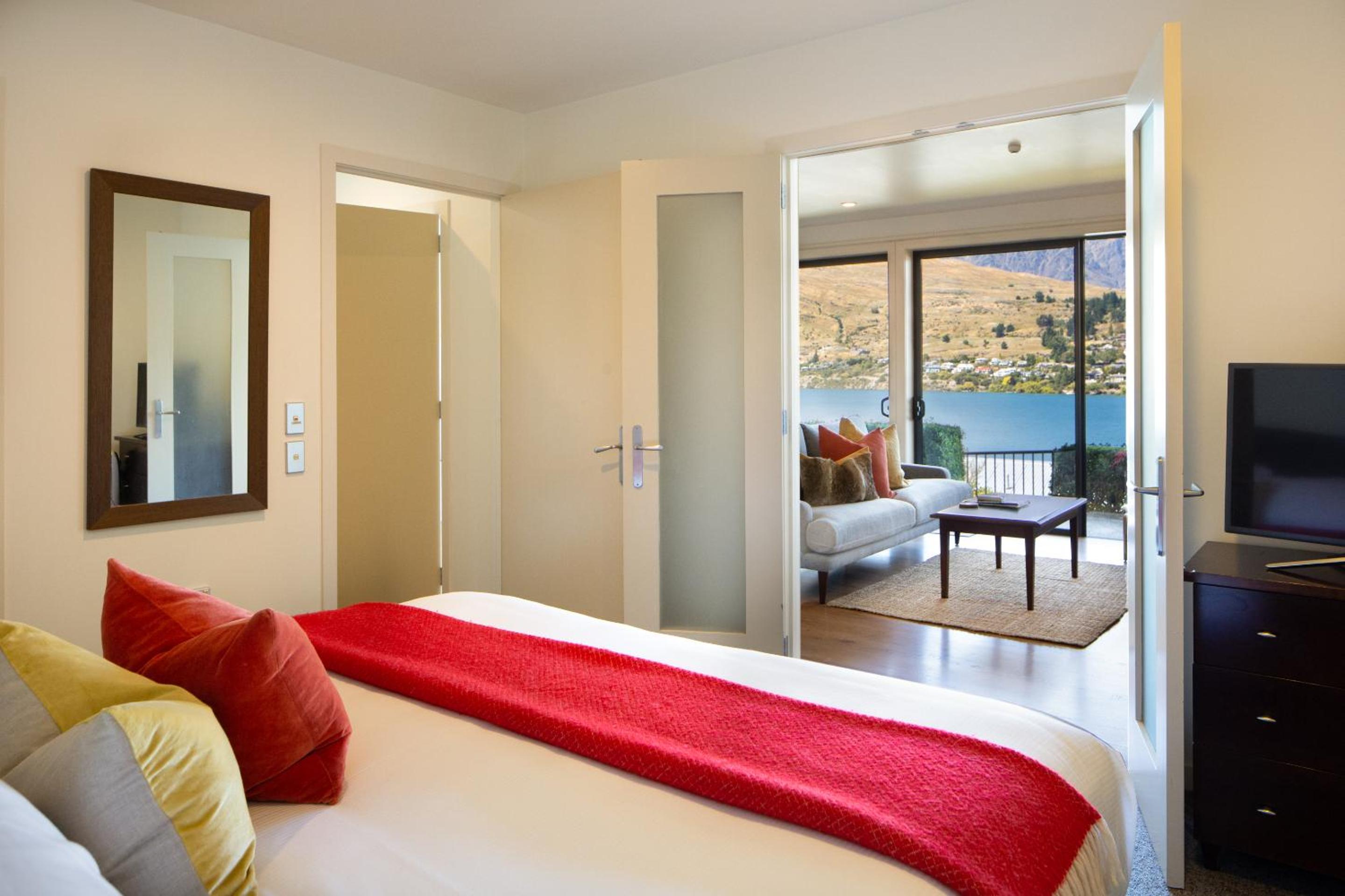 Lakeview One-Bedroom Suite - Photo 12