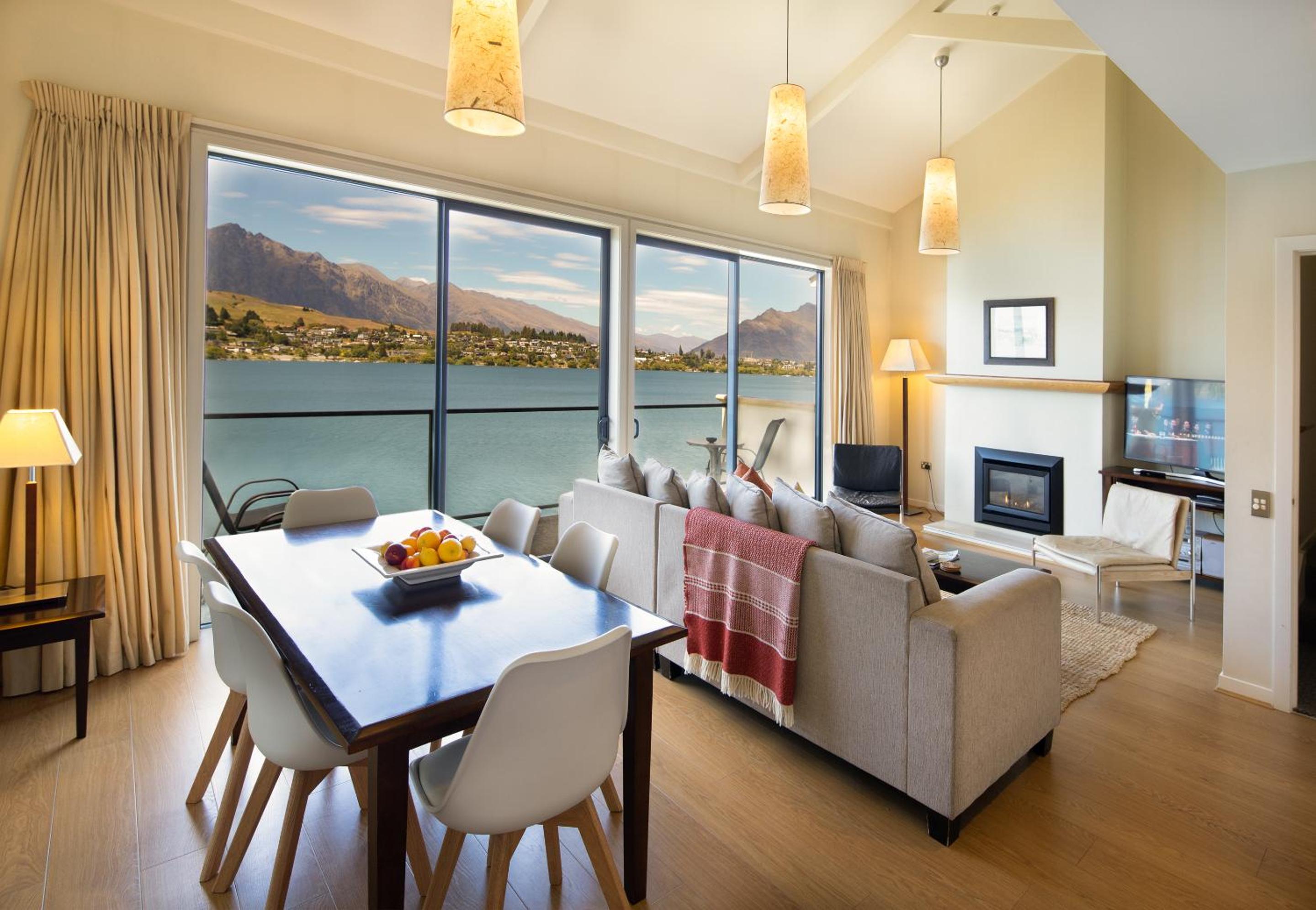 Lakefront Three-Bedroom Villa - Photo 27