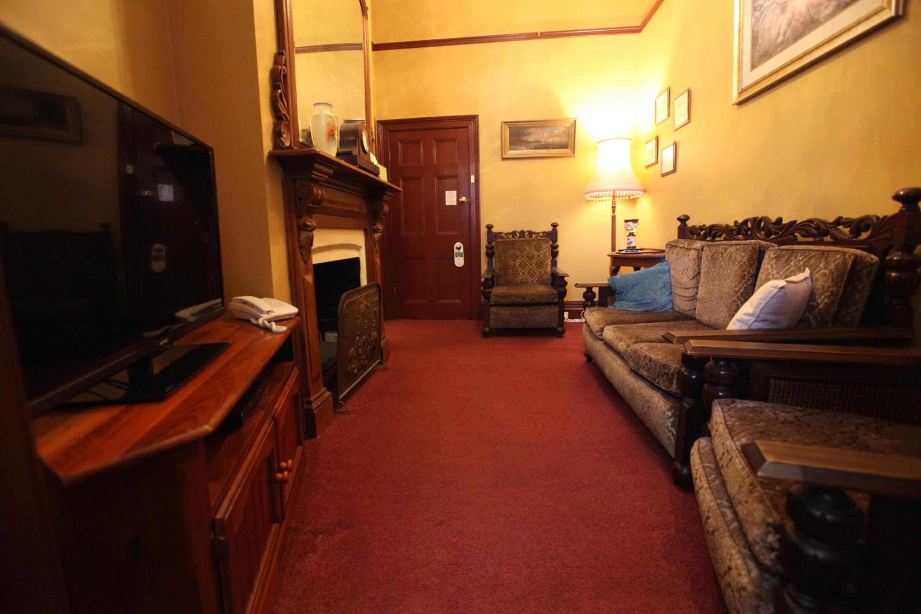 Deluxe Family Suite photo 2
