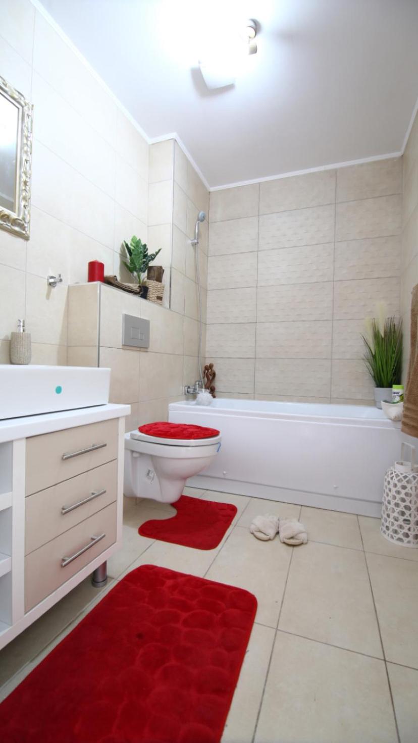 One-Bedroom Apartment - Photo 6