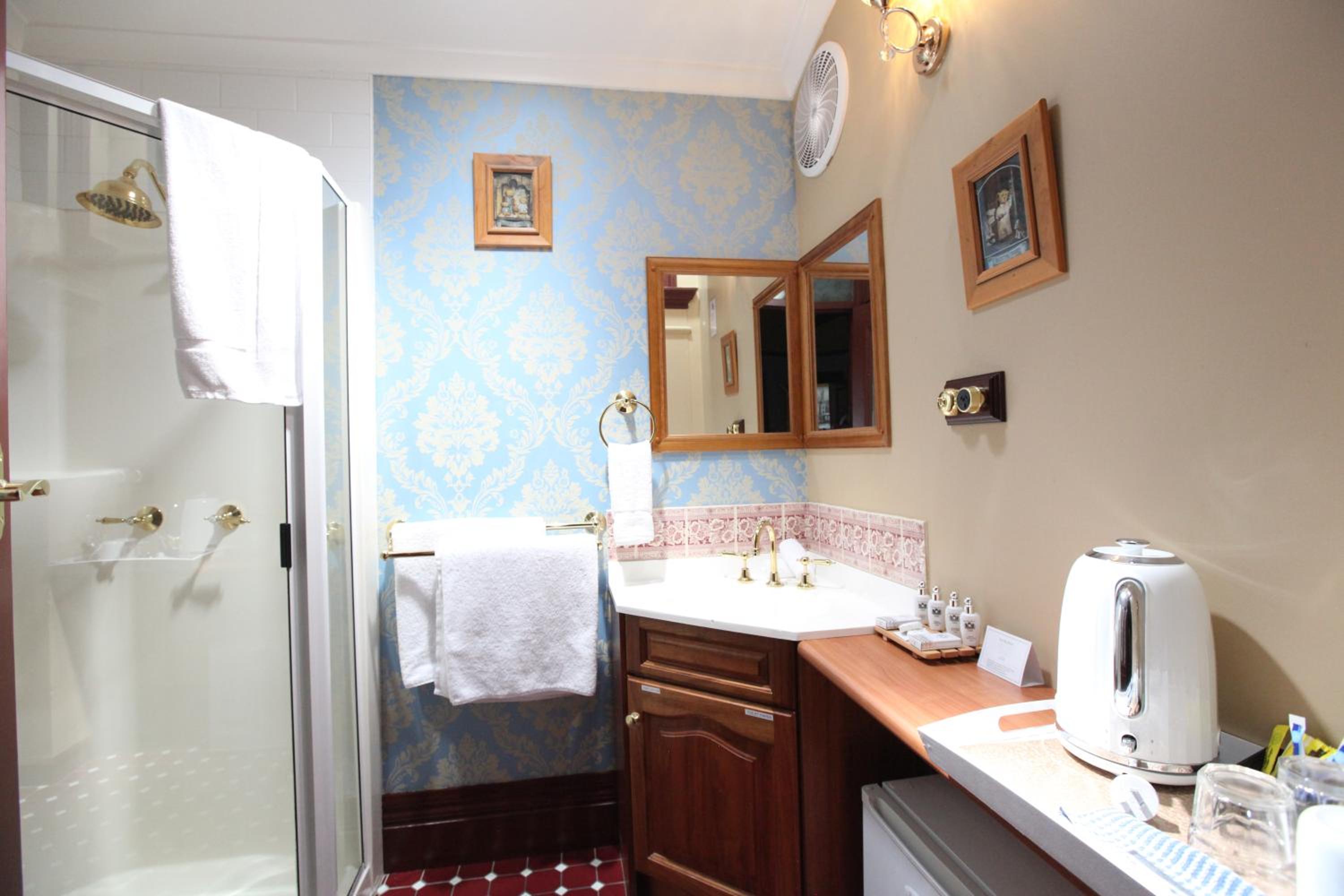 Premium King Suite photo 3