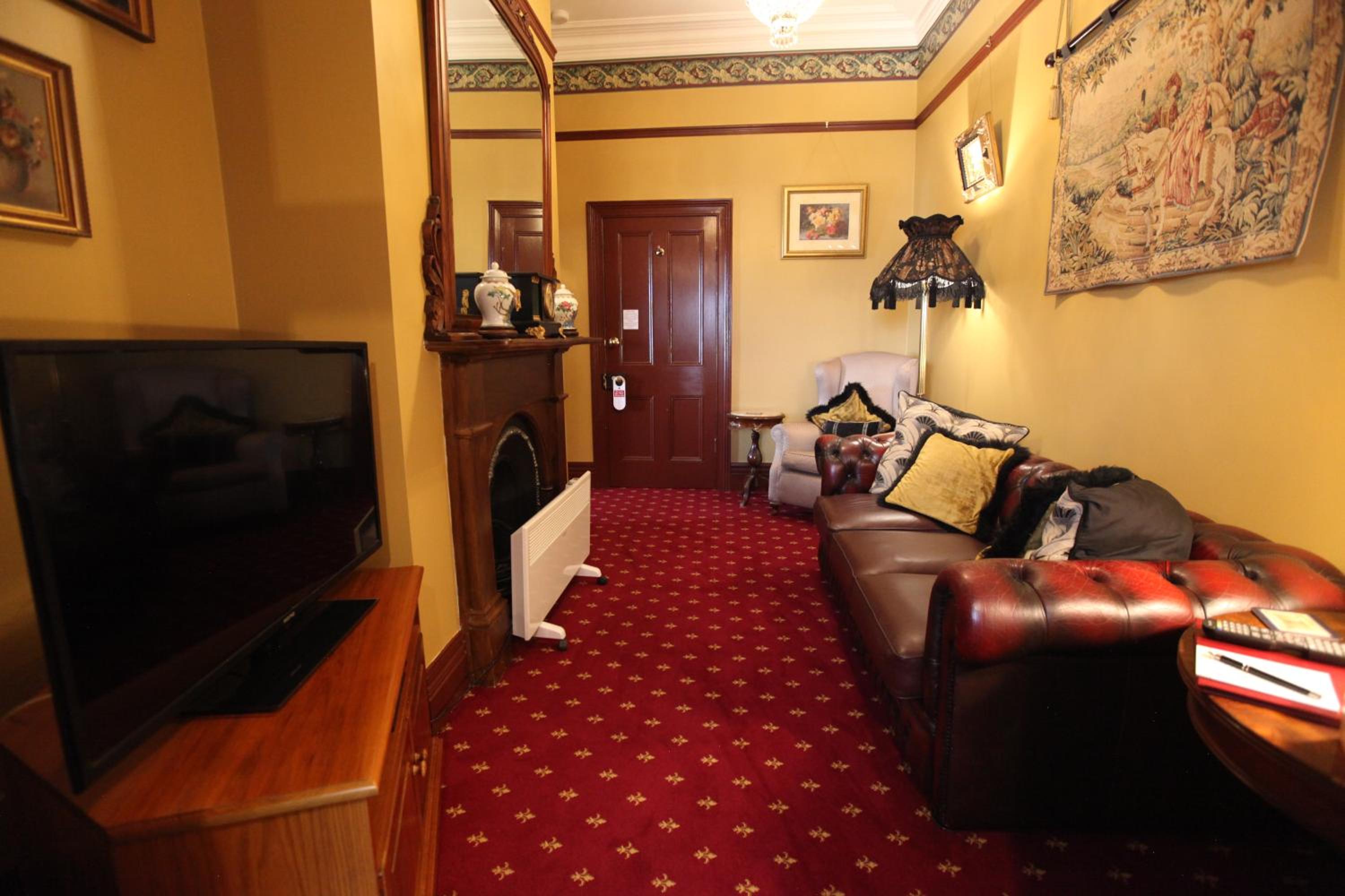 Grand Queen Suite photo 3