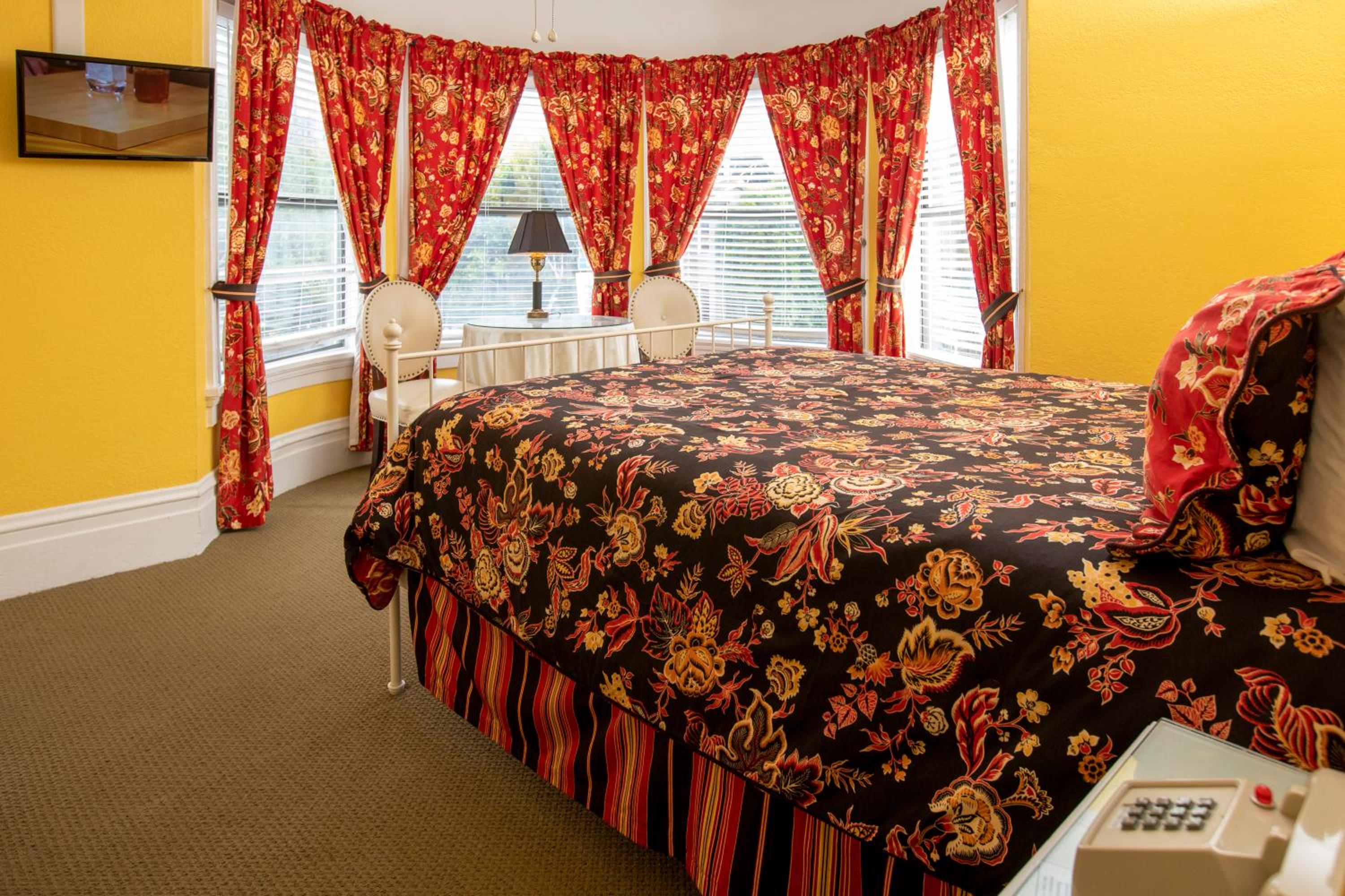 Queen Room with Shared Bathroom