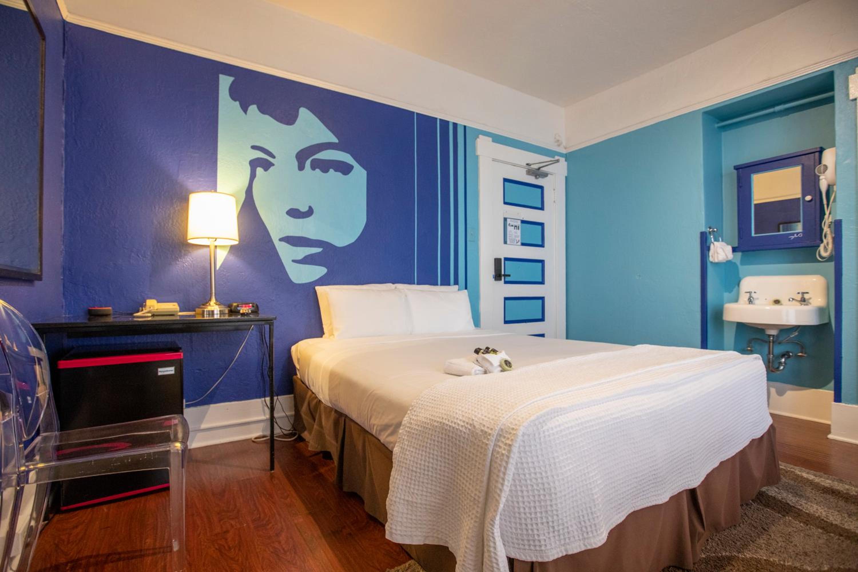 Queen Room - Photo 6