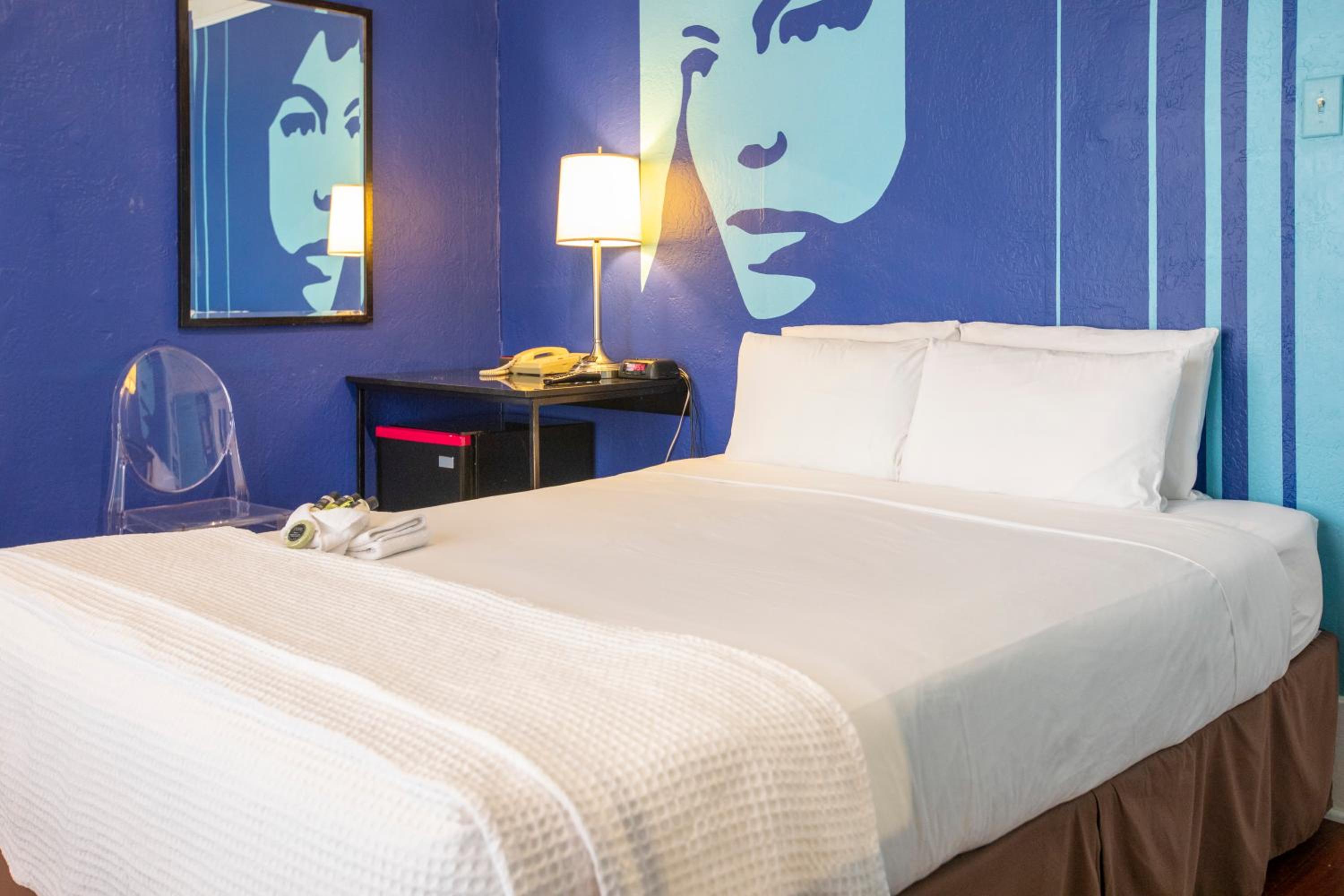 Queen Room - Photo 8
