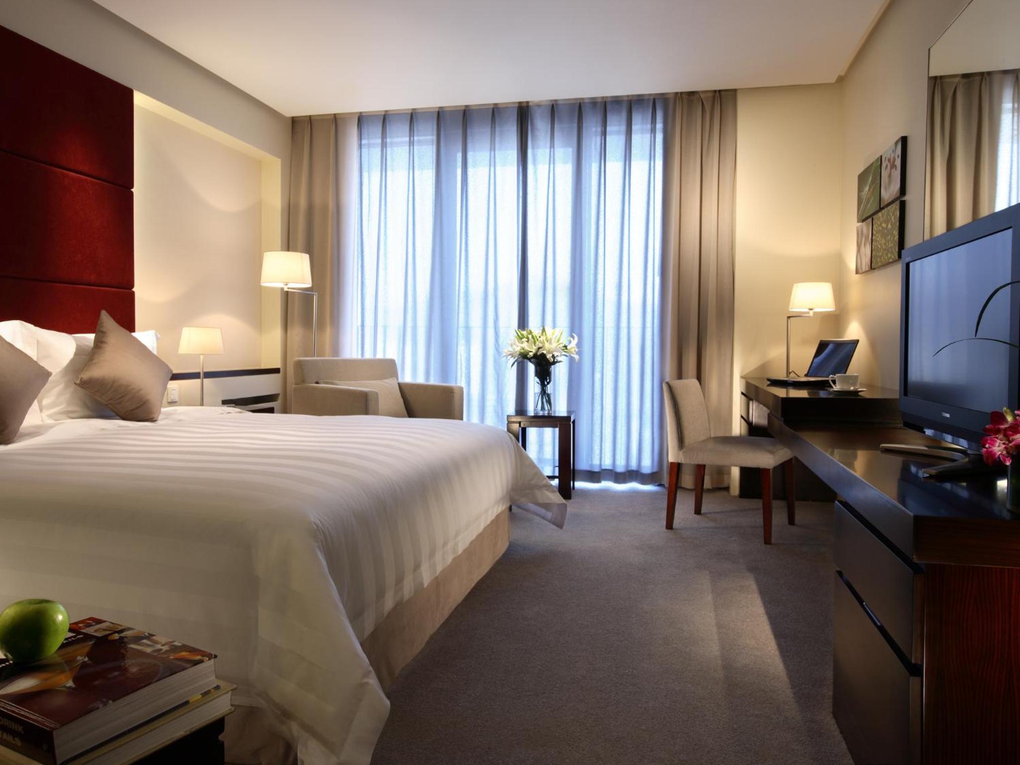 Deluxe King Room photo 1