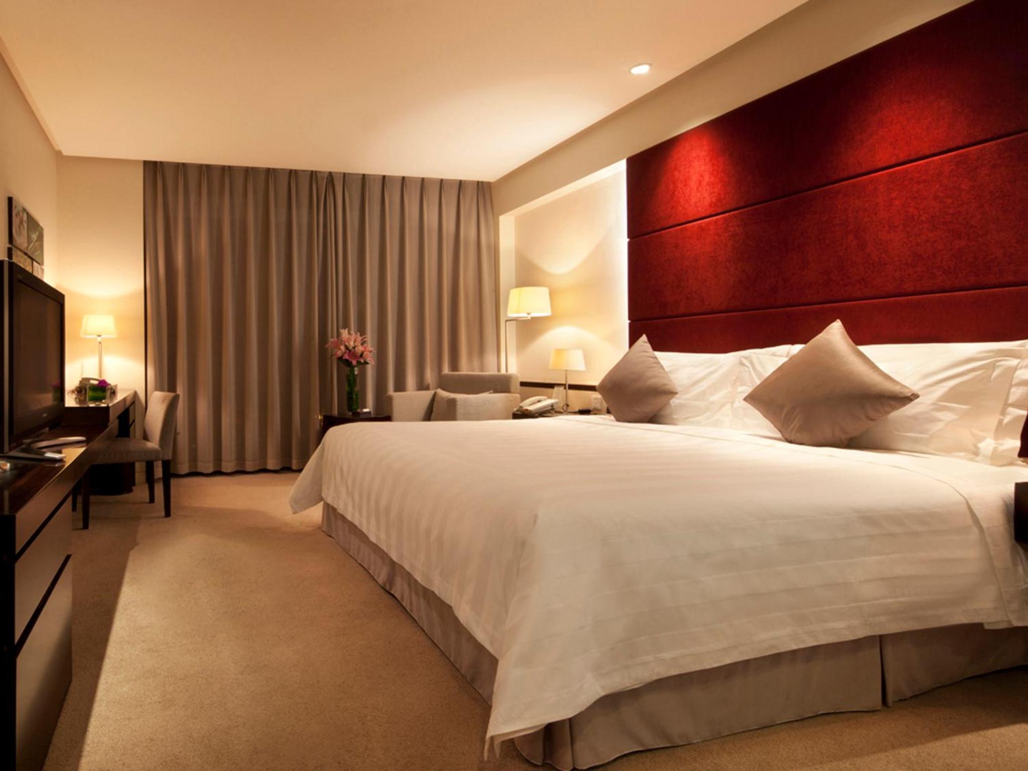 Deluxe King Room photo 2