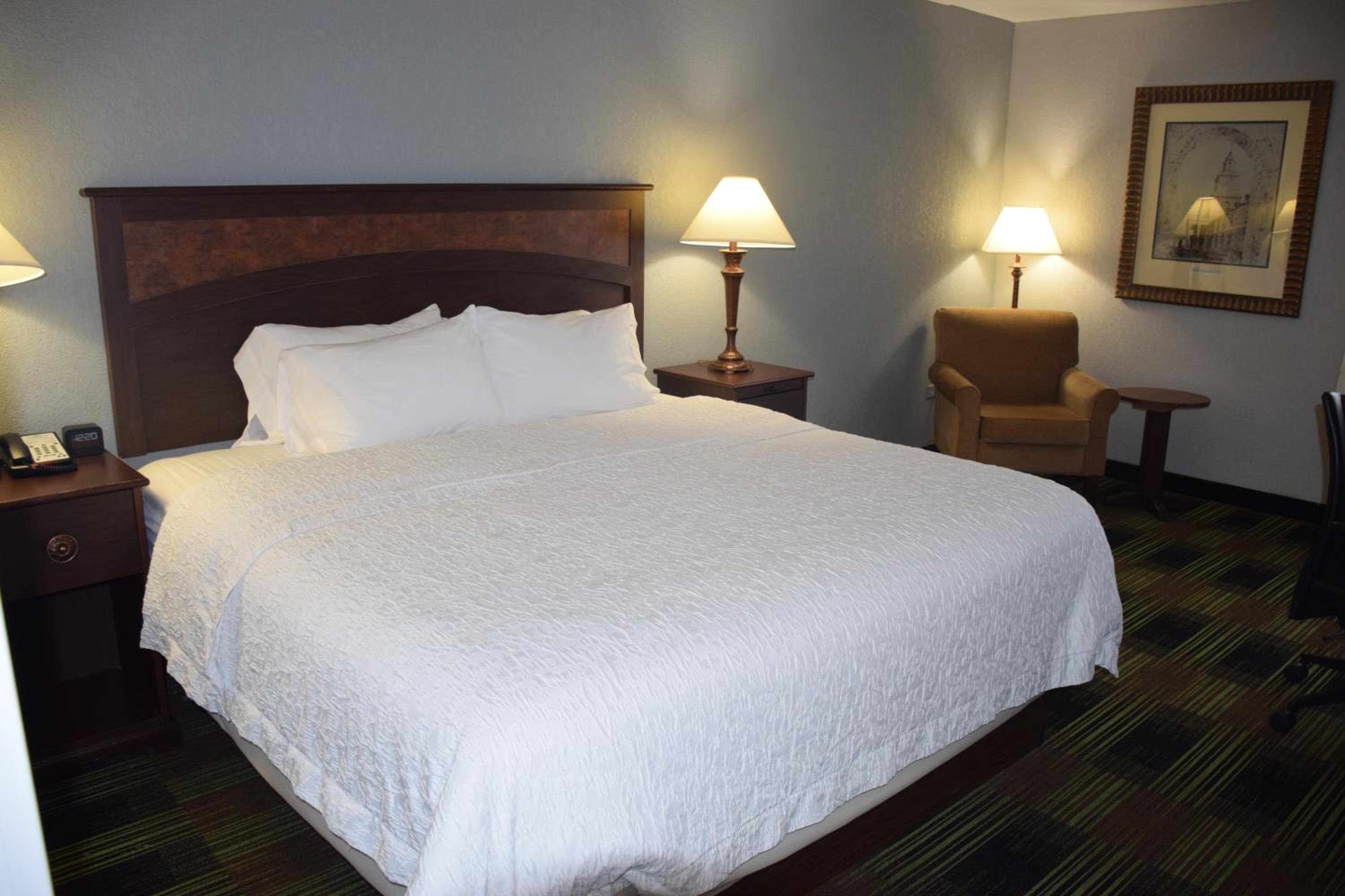 Superior King Room - Non-Smoking - Photo 3