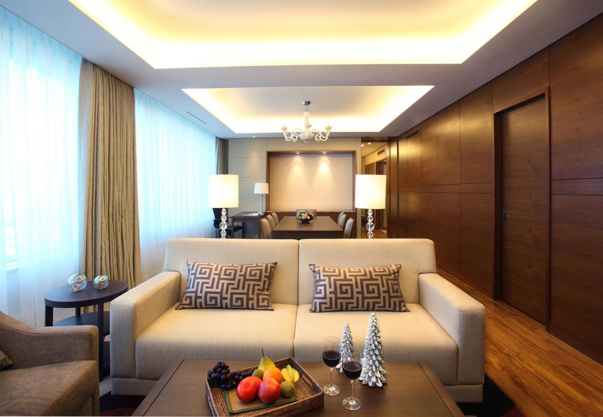 Premier Suite Double with Airport View - Photo 4