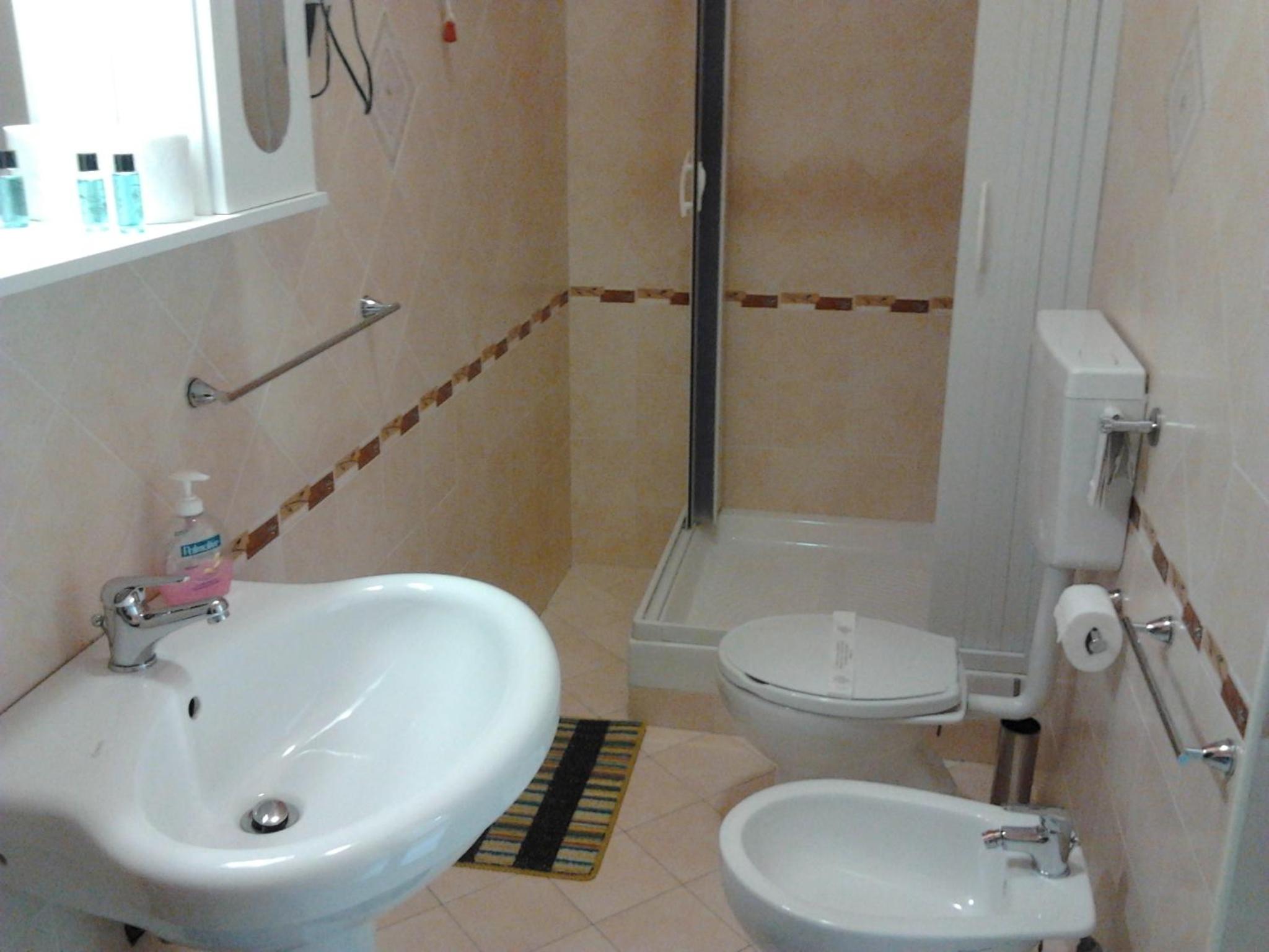 Standard Double Room - Photo 7