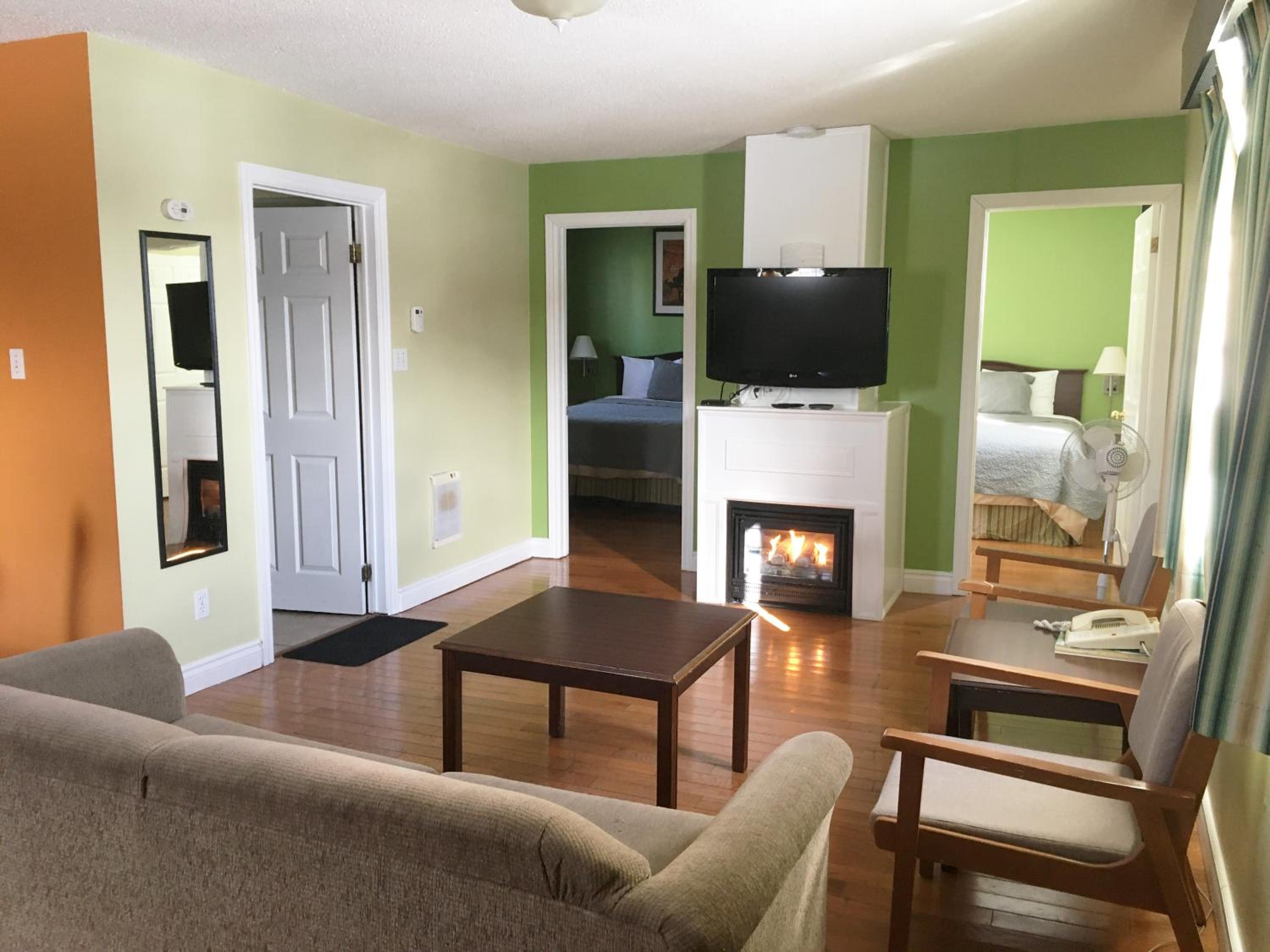 Two-Bedroom Cottage photo 3