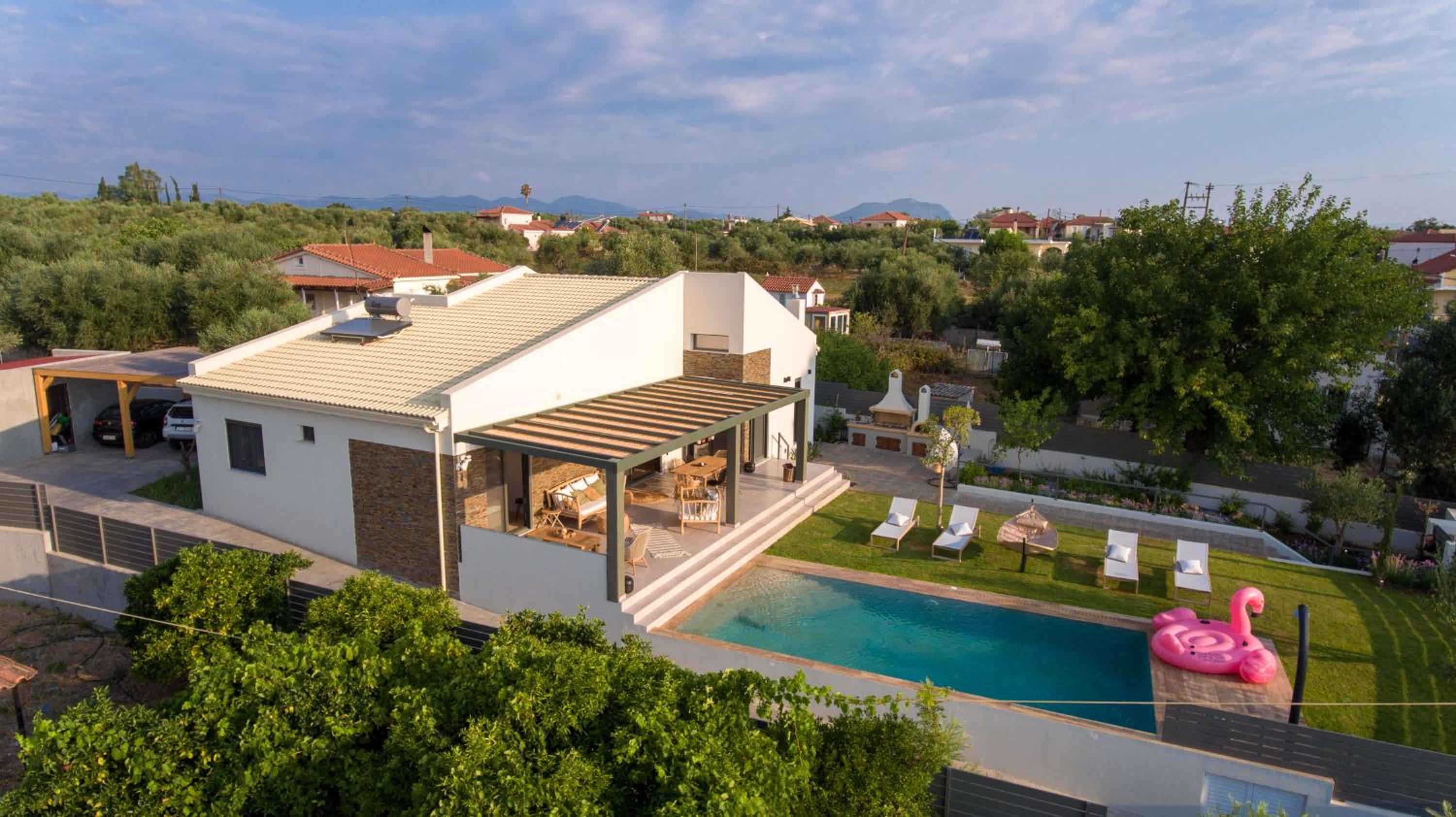 Three-Bedroom Villa photo 2