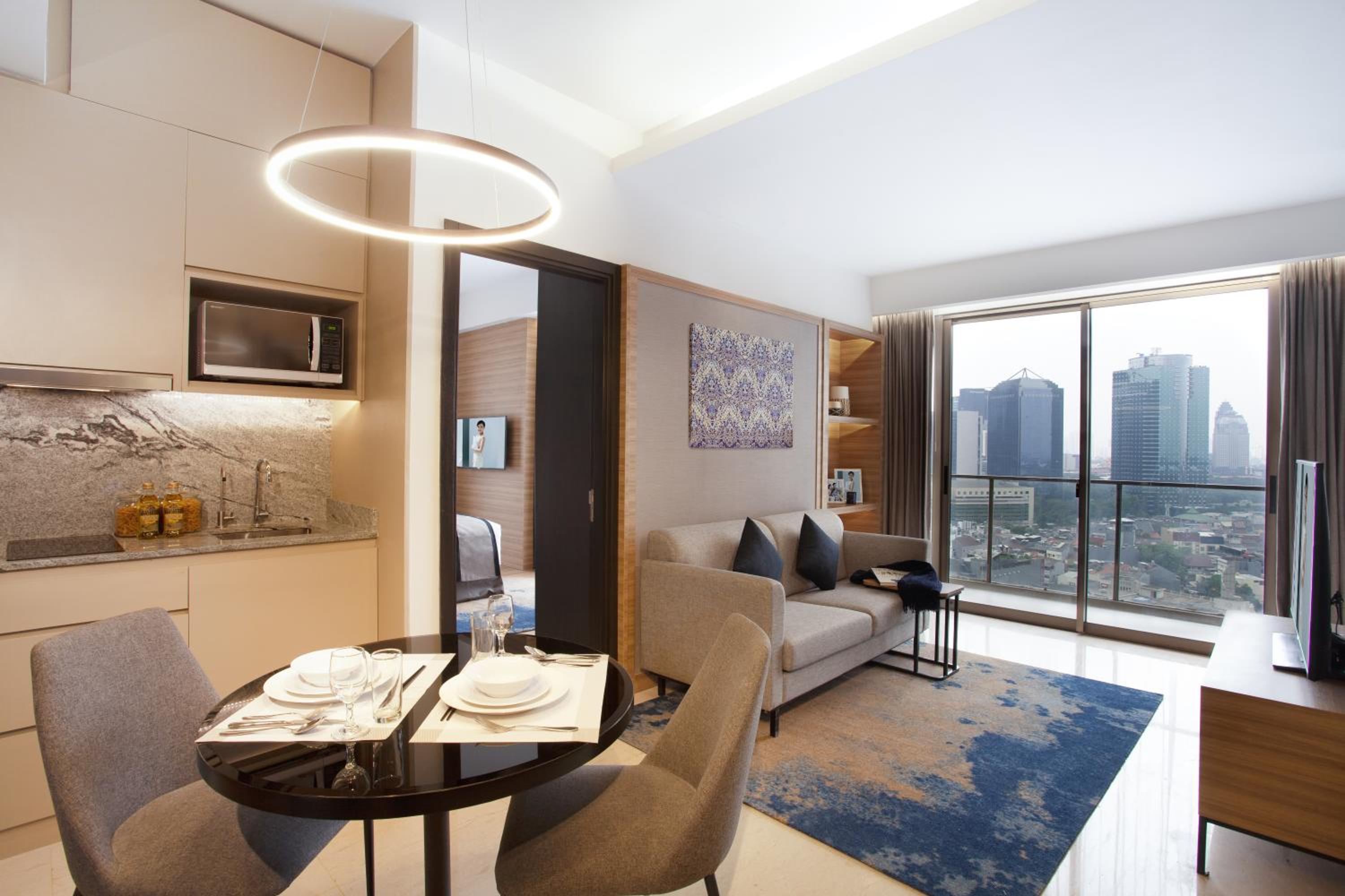 Executive Suite - Photo 3