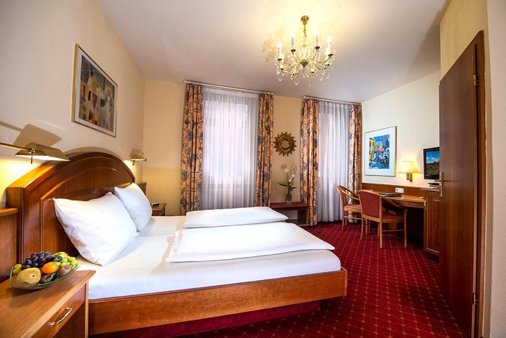 Double Room - Photo 6