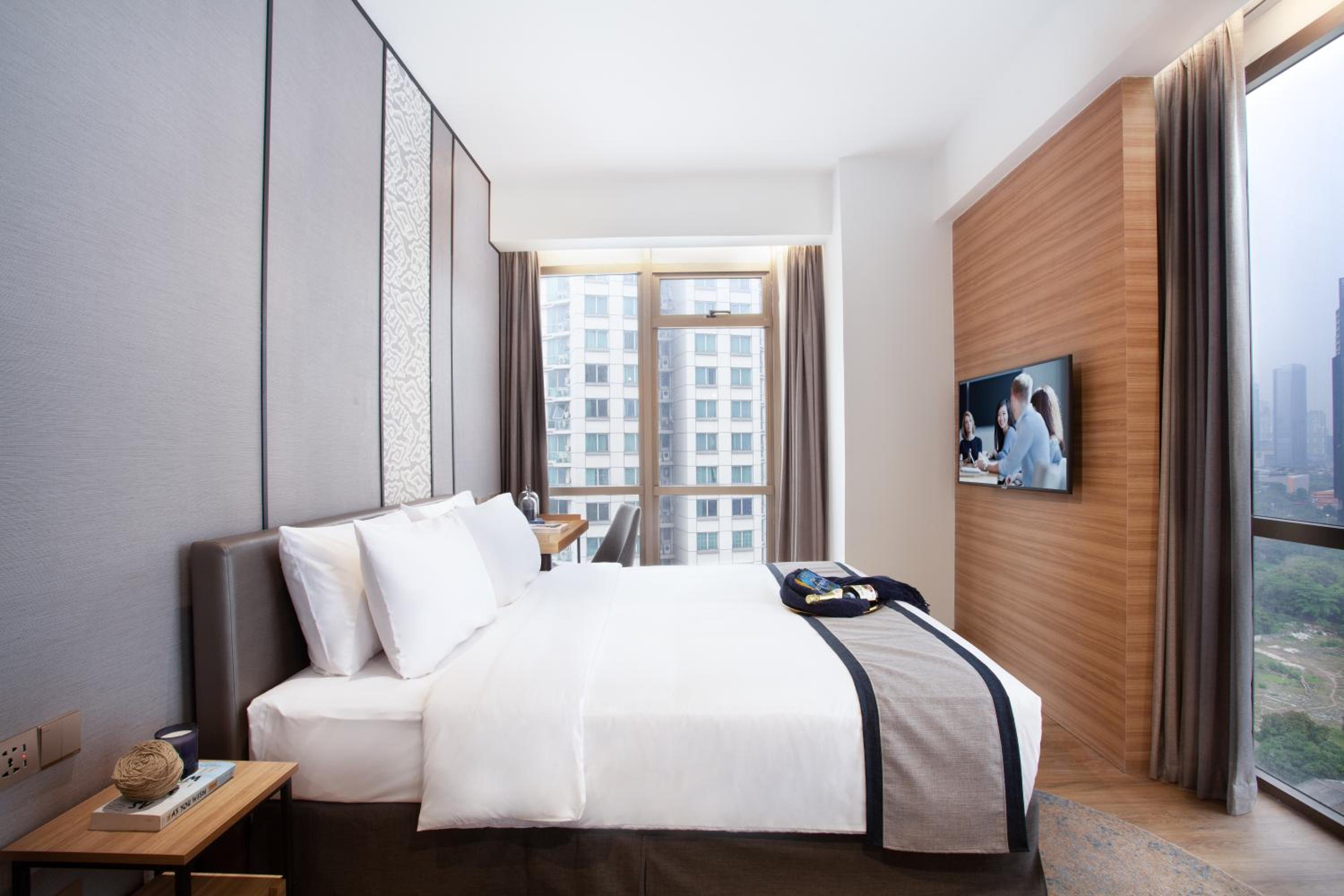 Executive Suite - Photo 1
