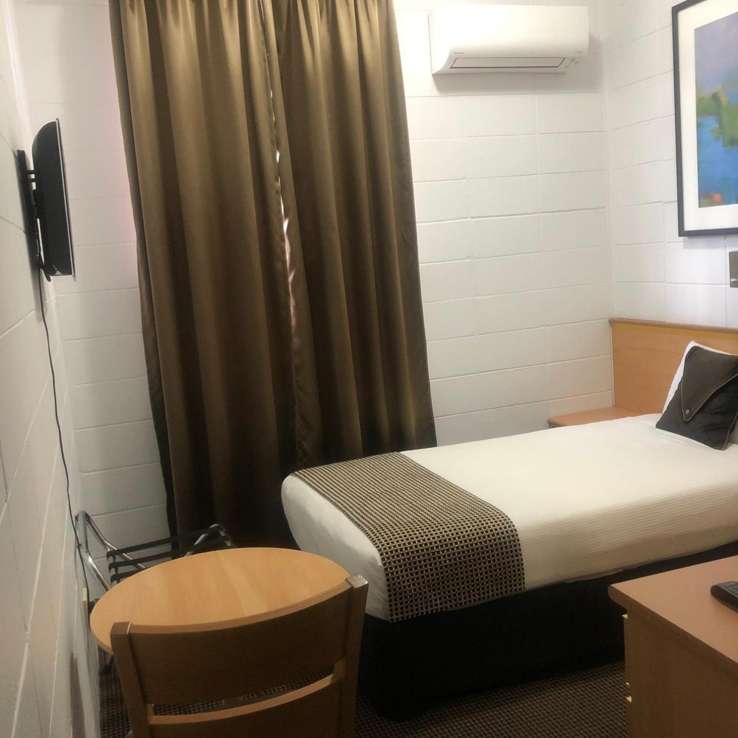 Single Room photo 3