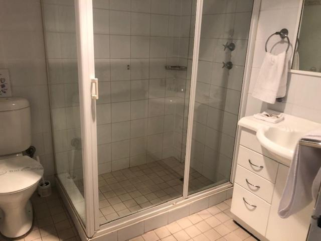 Budget Double Room - Photo 3