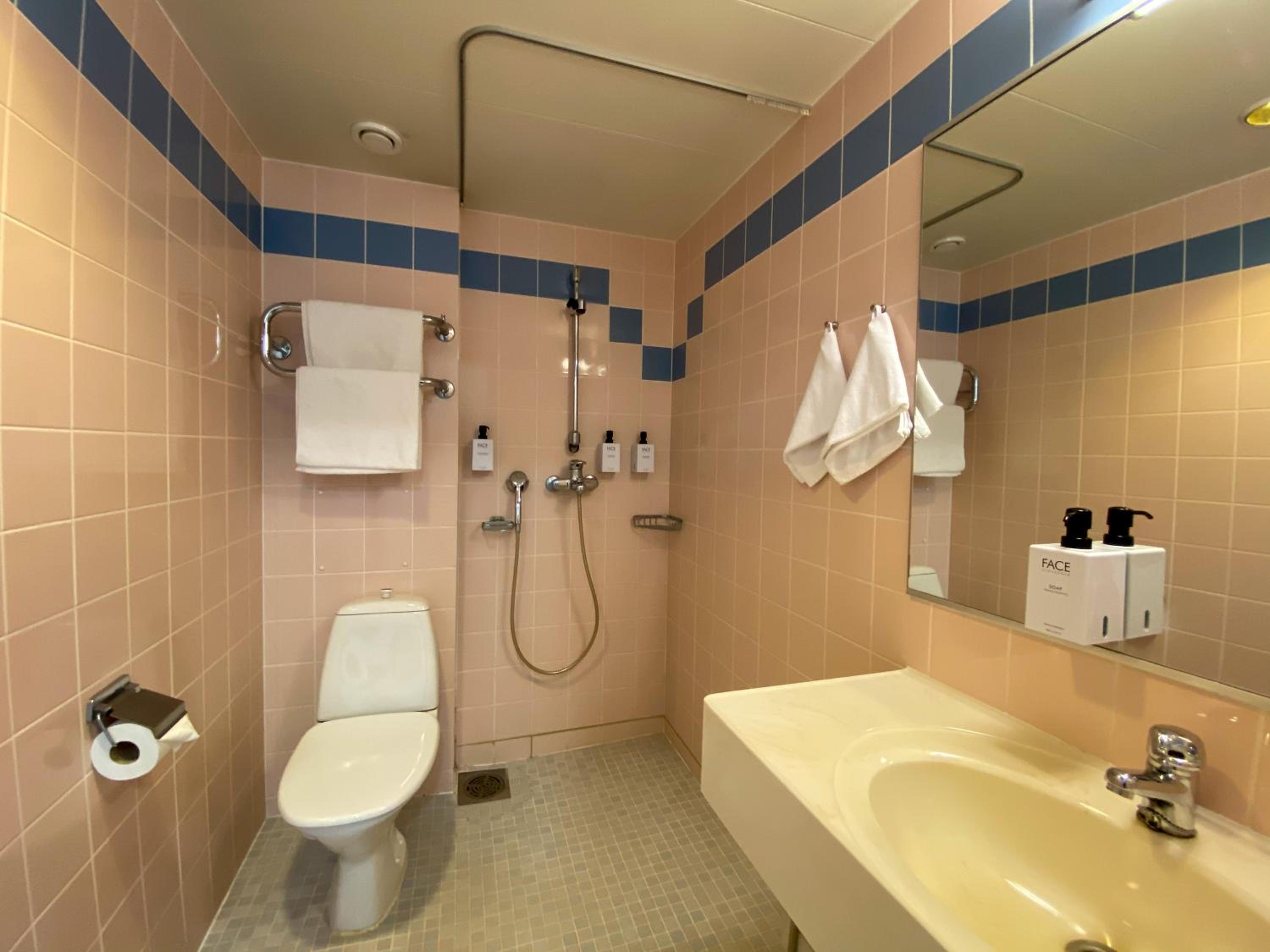 Superior Twin Room with City View - Photo 2