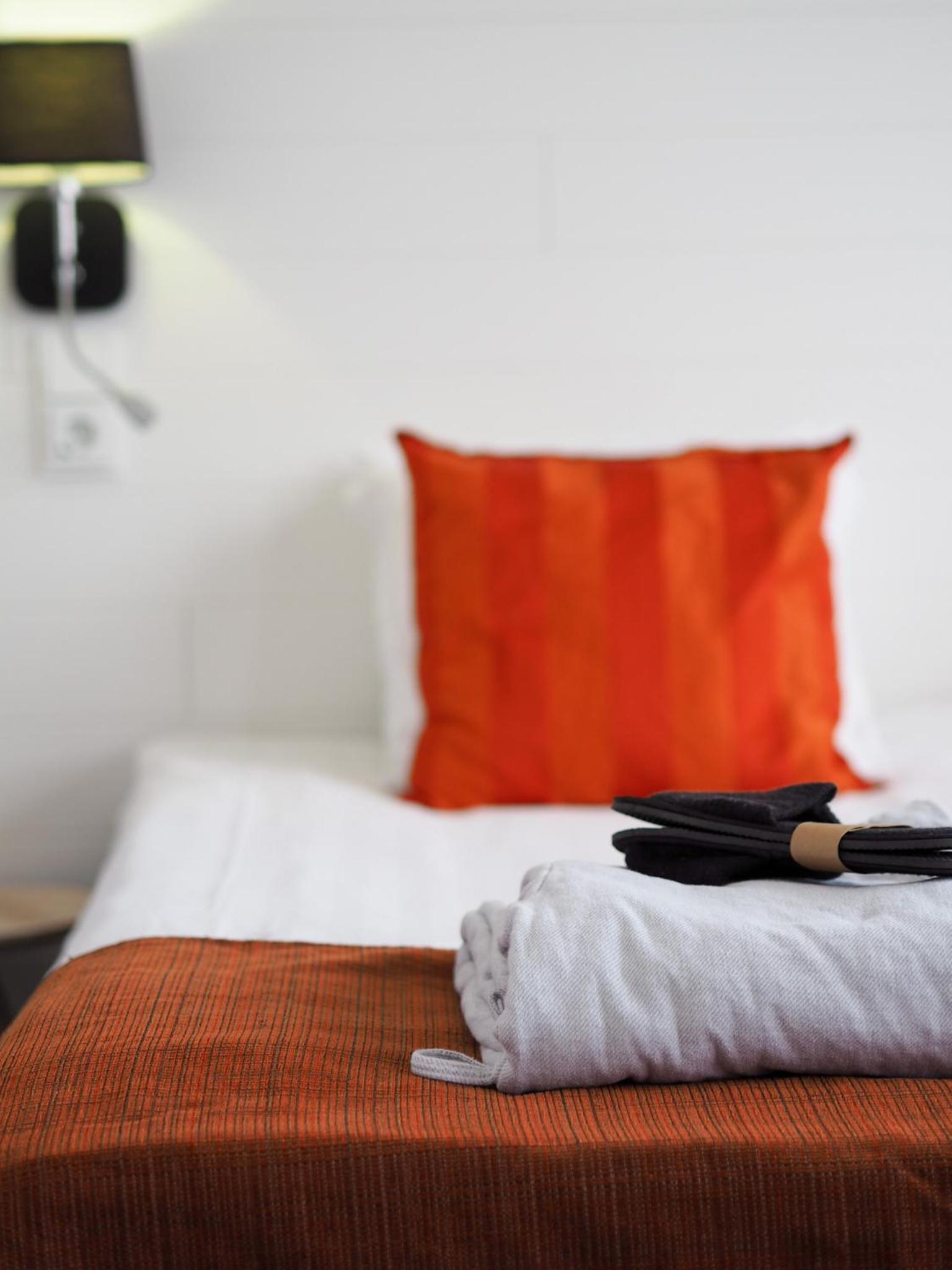 Superior Twin Room with City View - Photo 3