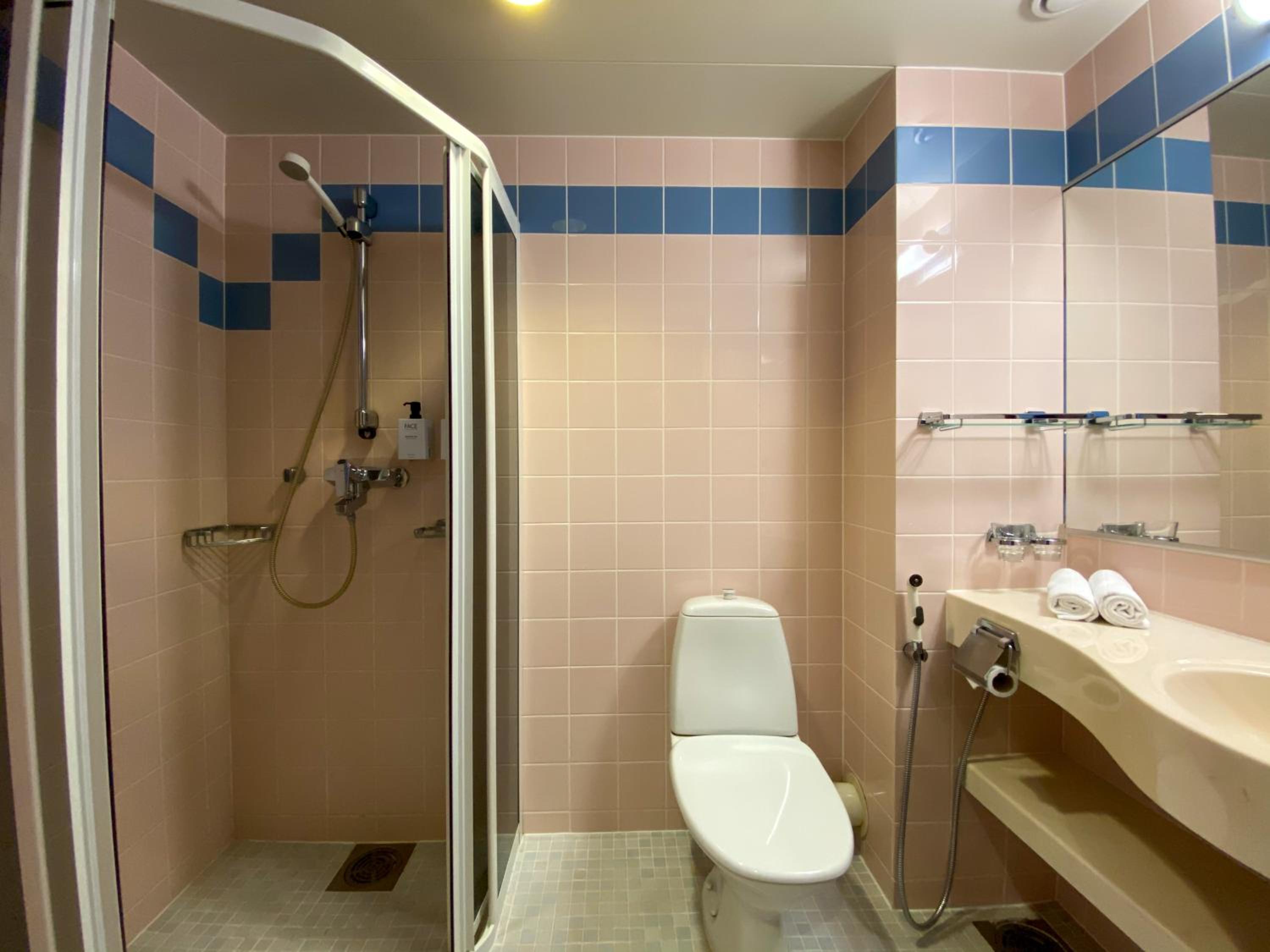 Standard Twin Room - Photo 2