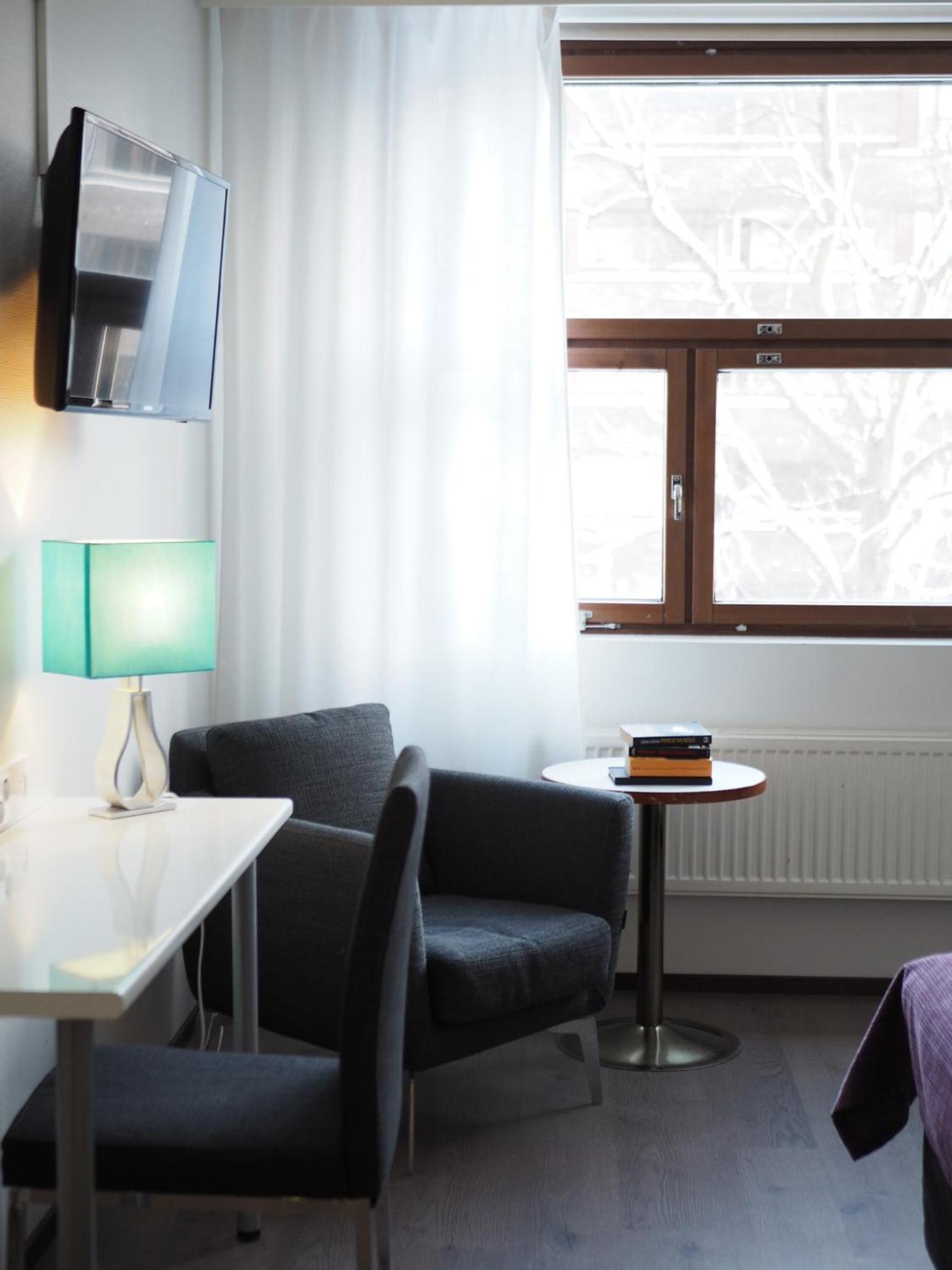 Standard Twin Room - Photo 3