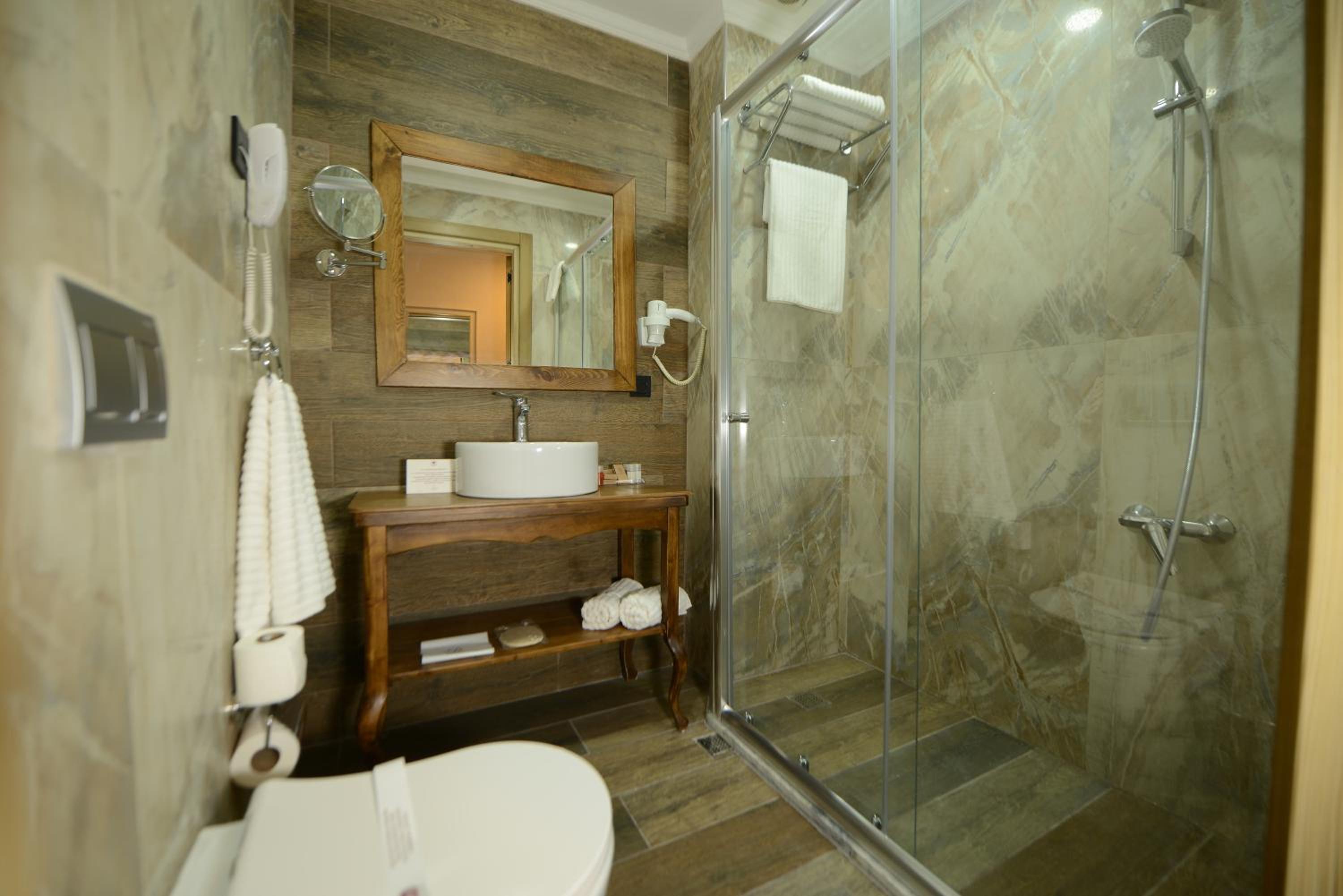 Standard Double Room - Photo 4