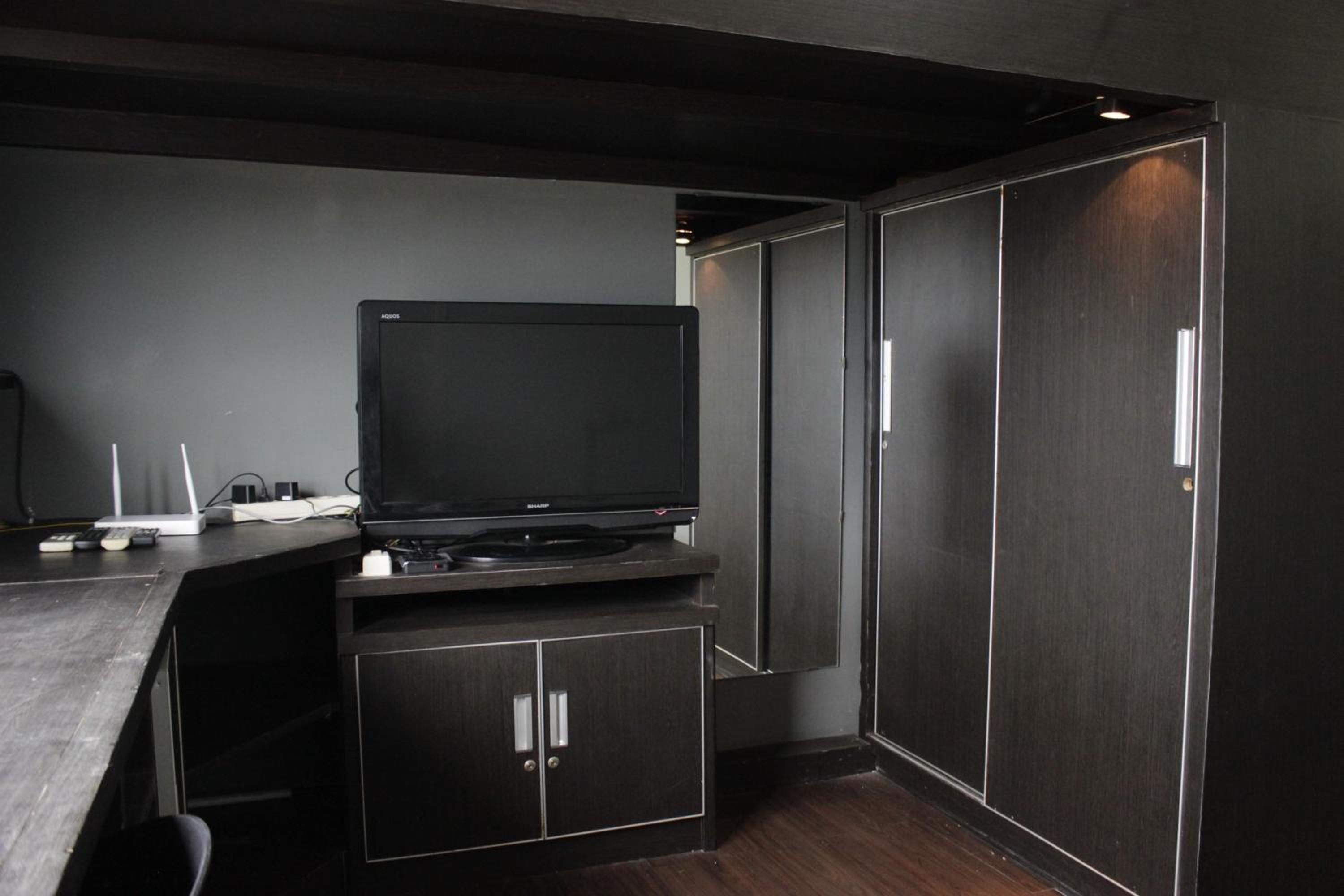 Studio Apartment photo 2