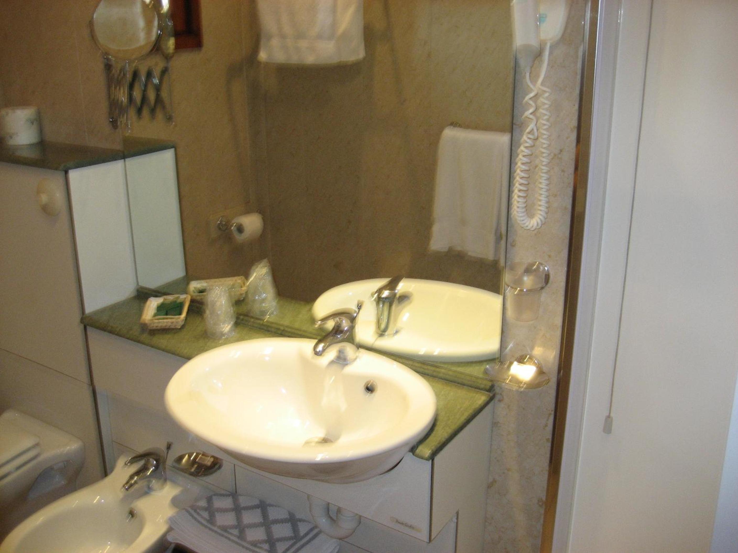 Triple Room - Photo 6