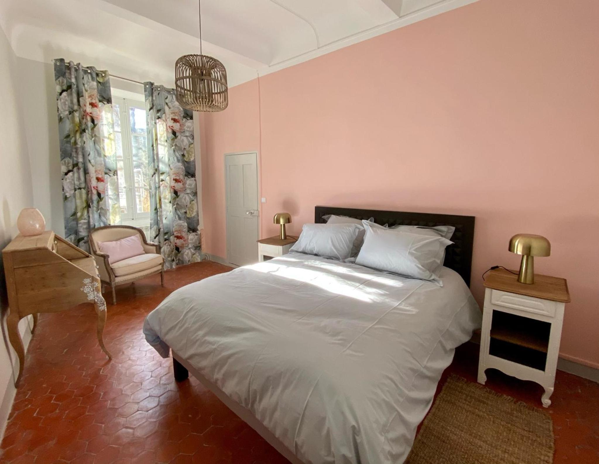 Deluxe King Room photo 1